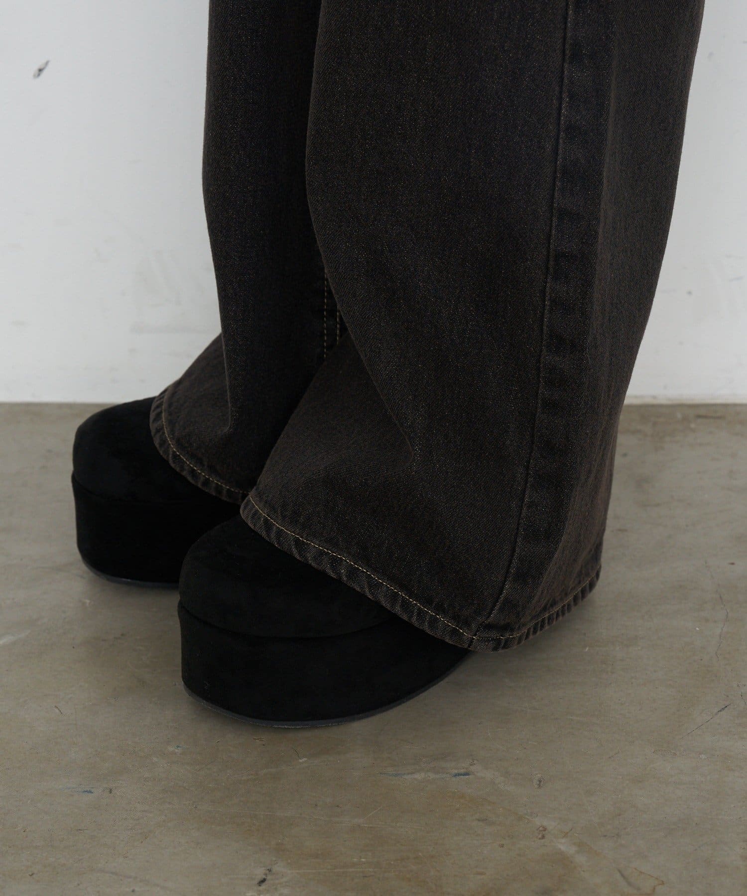 RAY CASSIN(レイカズン) 【ウエスト調節可/2サイズ展開】フレアデニムパンツ