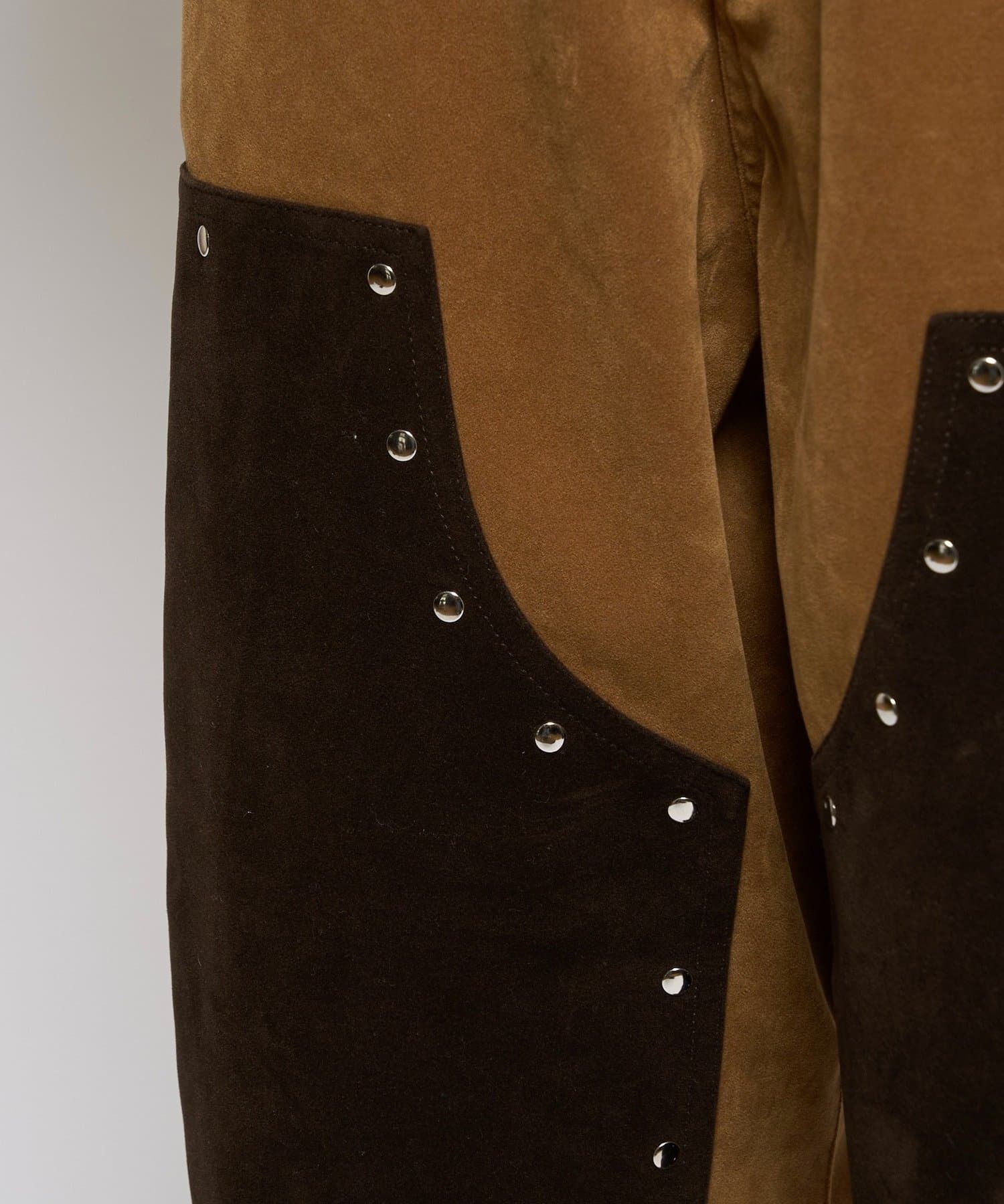 WHO’S WHO gallery(フーズフーギャラリー) スウェードダブルニーパンツ