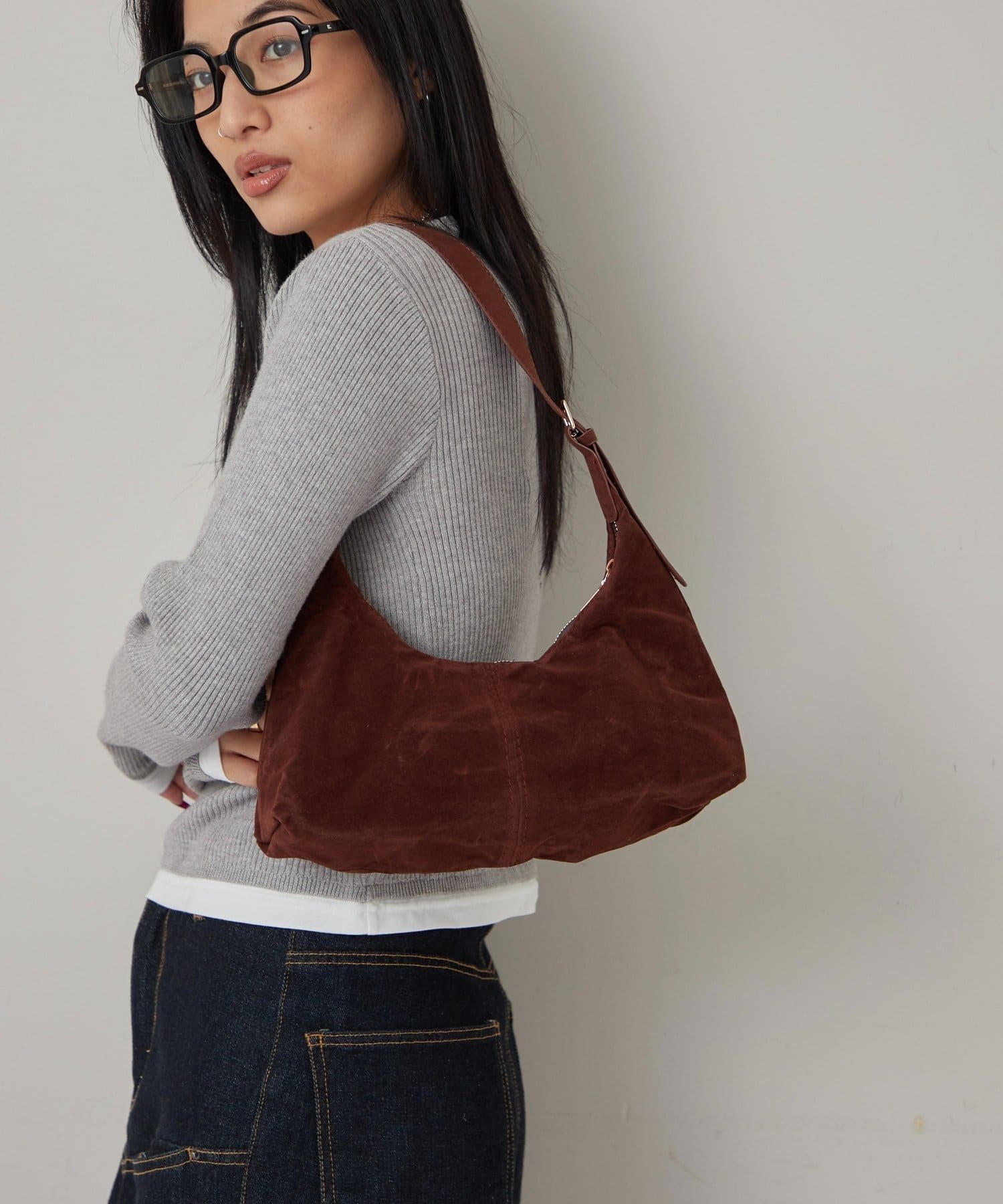 WHO’S WHO gallery(フーズフーギャラリー) スウェードショルダーバッグ