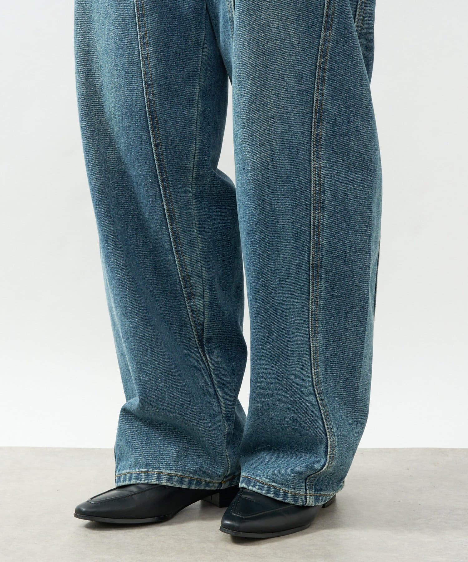 un dix cors(アンディコール) 《着るだけでこなれ感》フロント切替カーブデニムパンツ