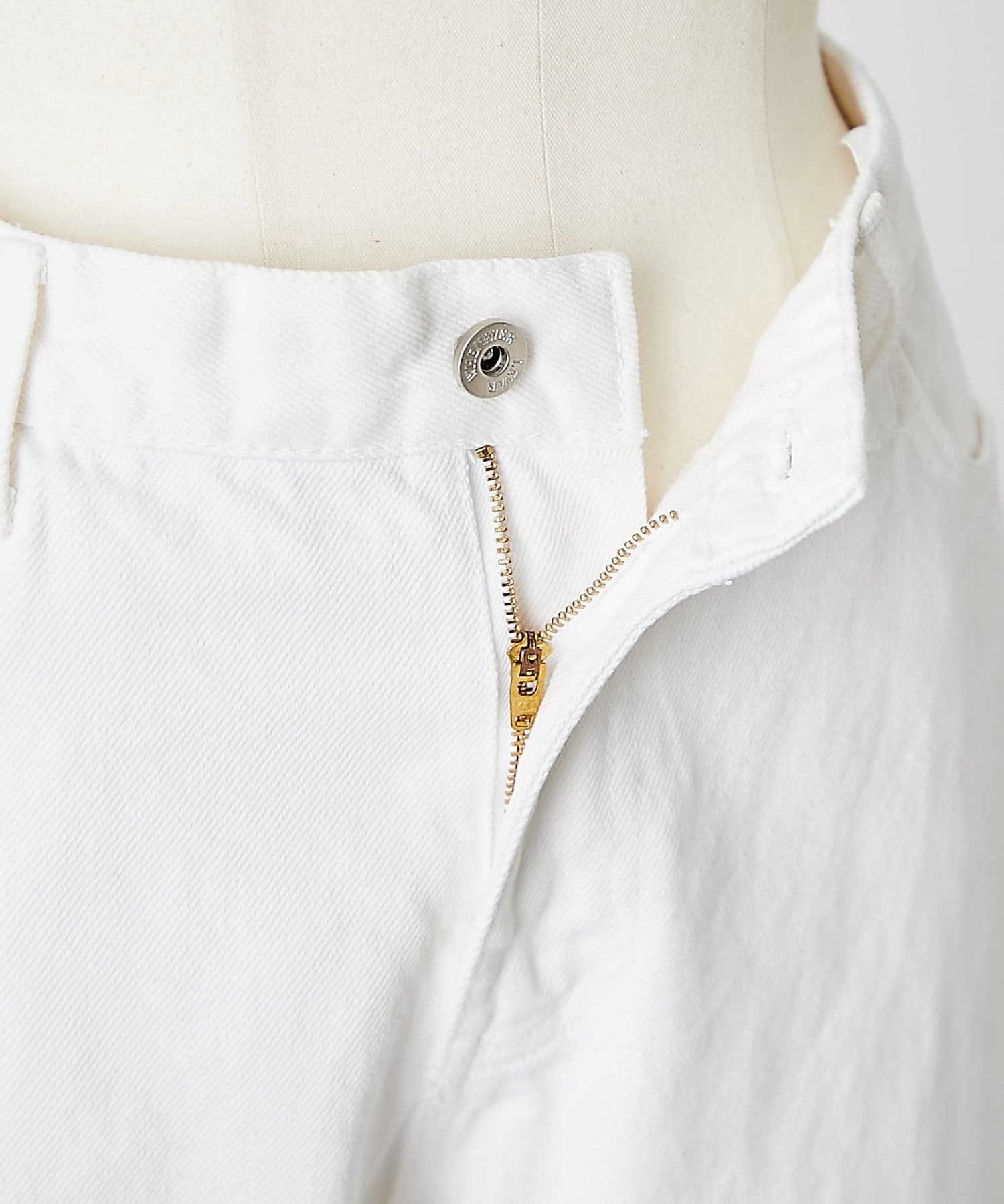 BEARDSLEY(ビアズリー) 《LEVAR》裾フレアジーンズ(ホワイト)