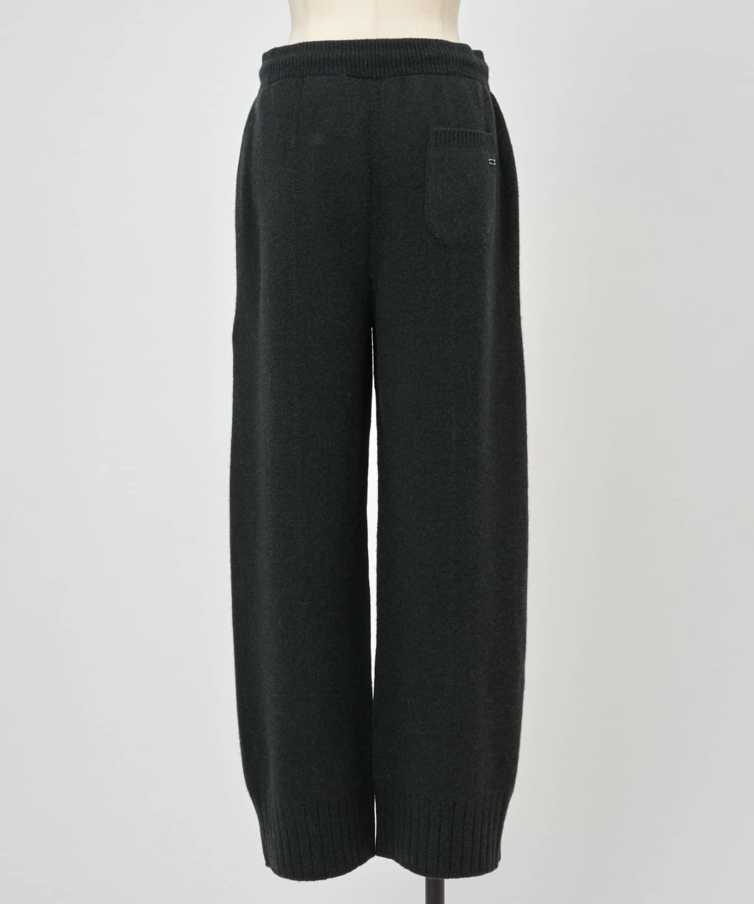 BEARDSLEY(ビアズリー) 《UMARMUNG》ウールニットパンツ
