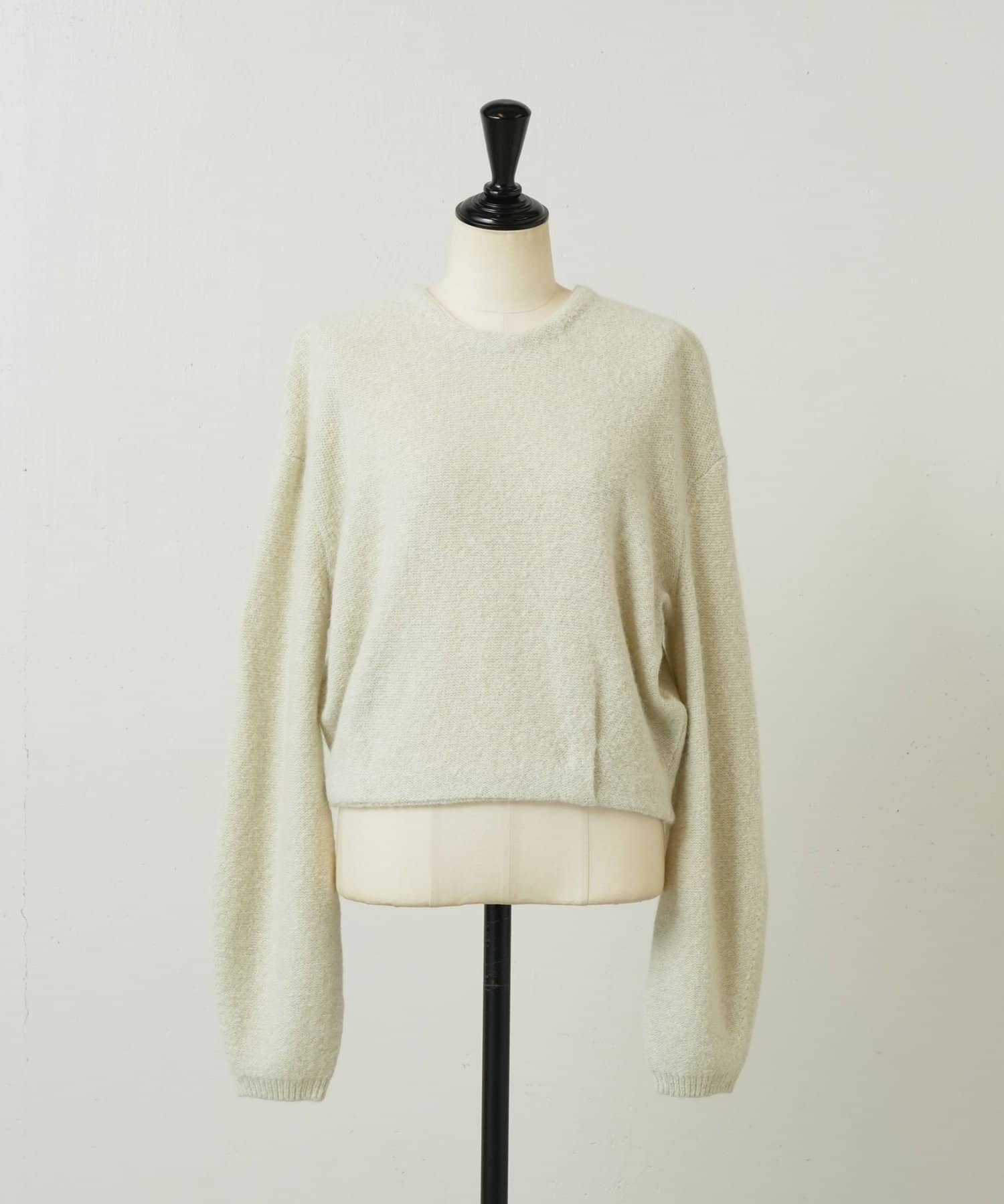 BEARDSLEY(ビアズリー) 《UMARMUNG》後ろボタンコクーンニット