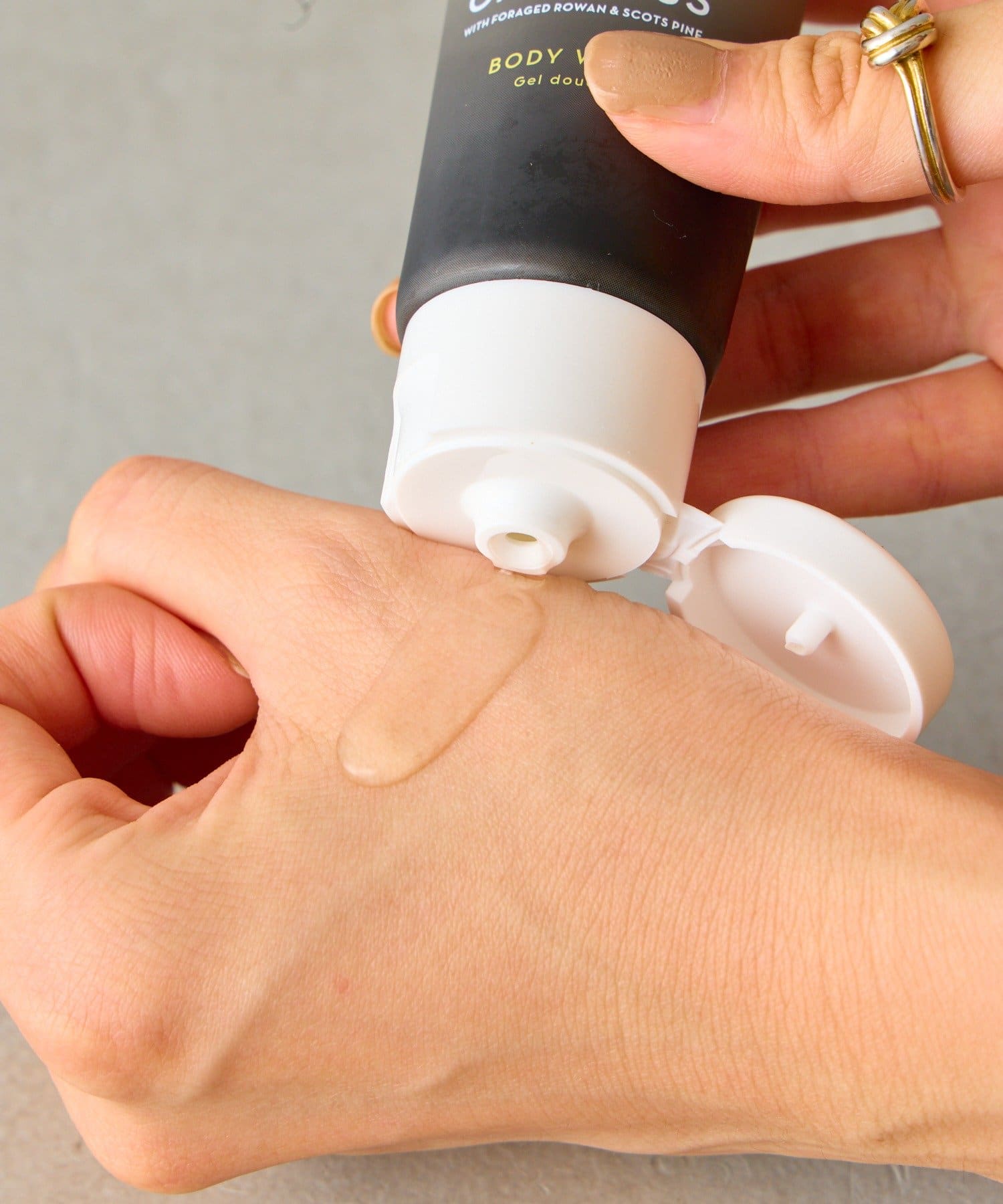 BIRTHDAY BAR(バースデイバー) OAKMOSS ハンド&ボディソープ　チューブタイプ　 75ml