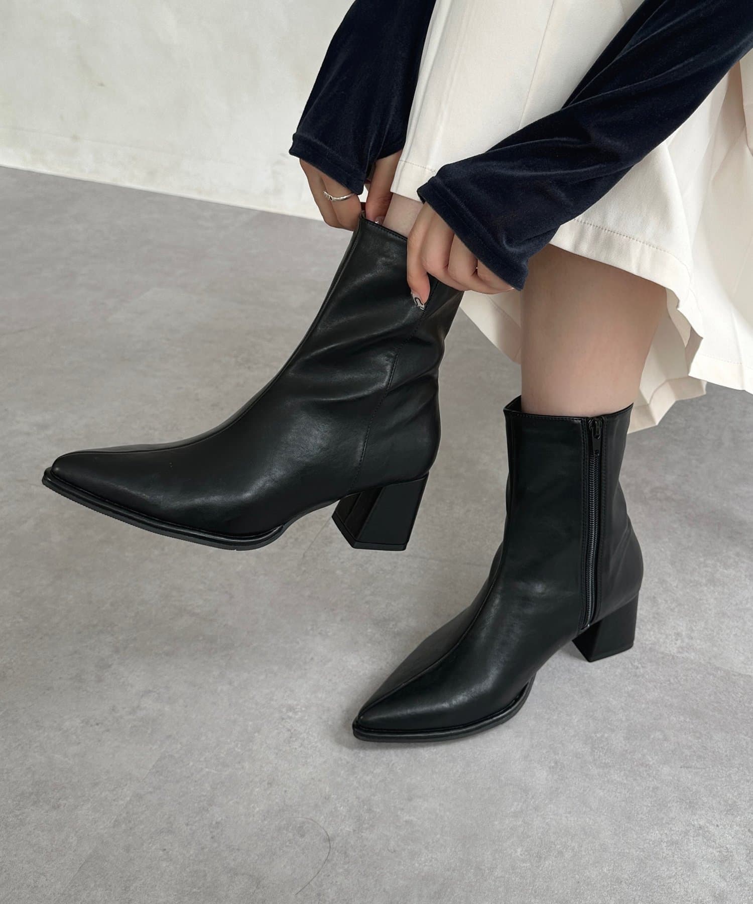 Thevon.(ゼヴォン) ポインテッドヒールブーツ