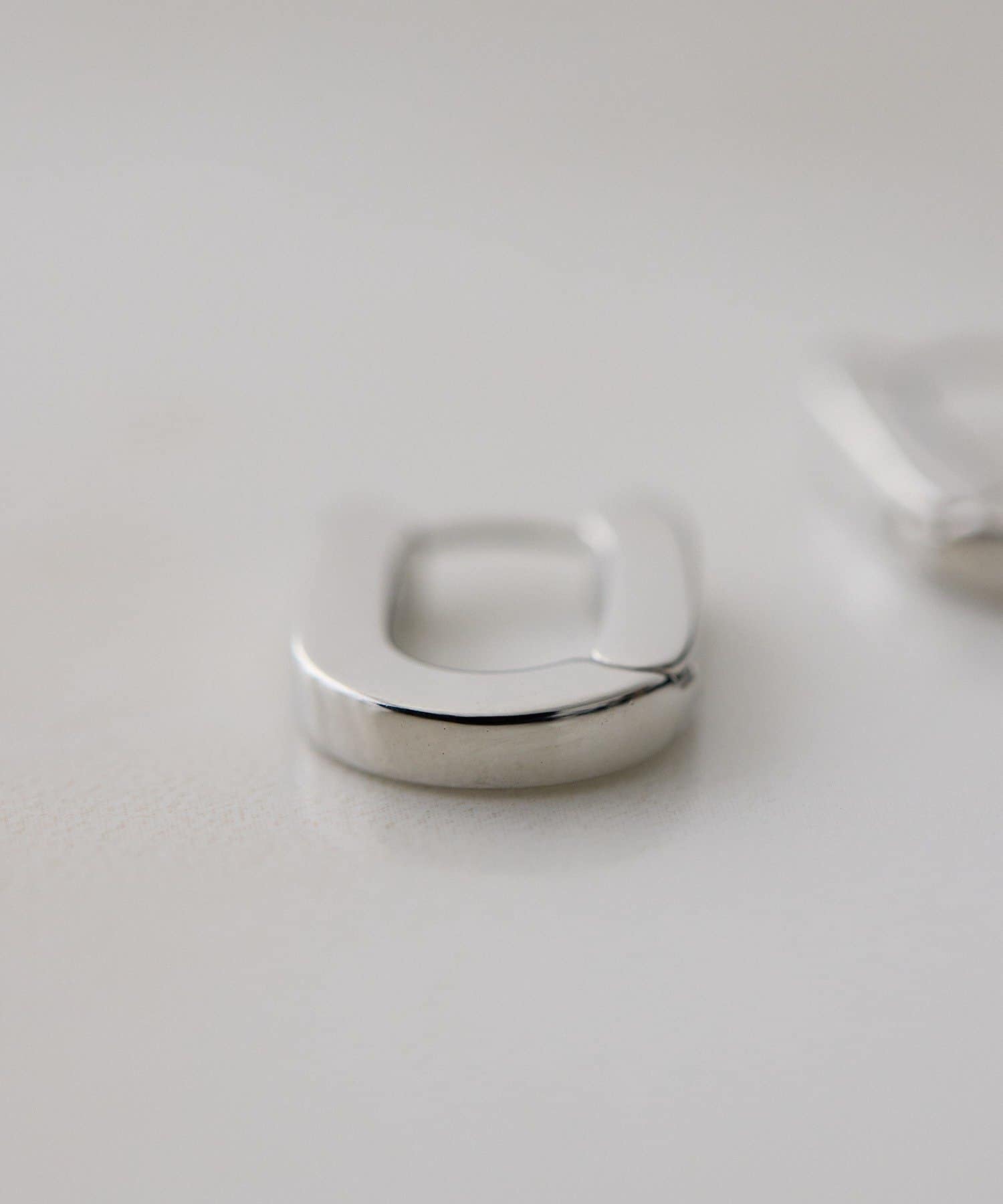 ear PAPILLONNER(イア パピヨネ) 厚フープ×ボールピアス