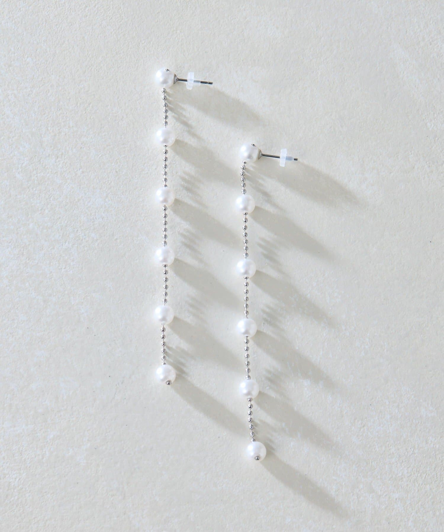 ear PAPILLONNER(イア パピヨネ) ロングボールチェーンパールピアス