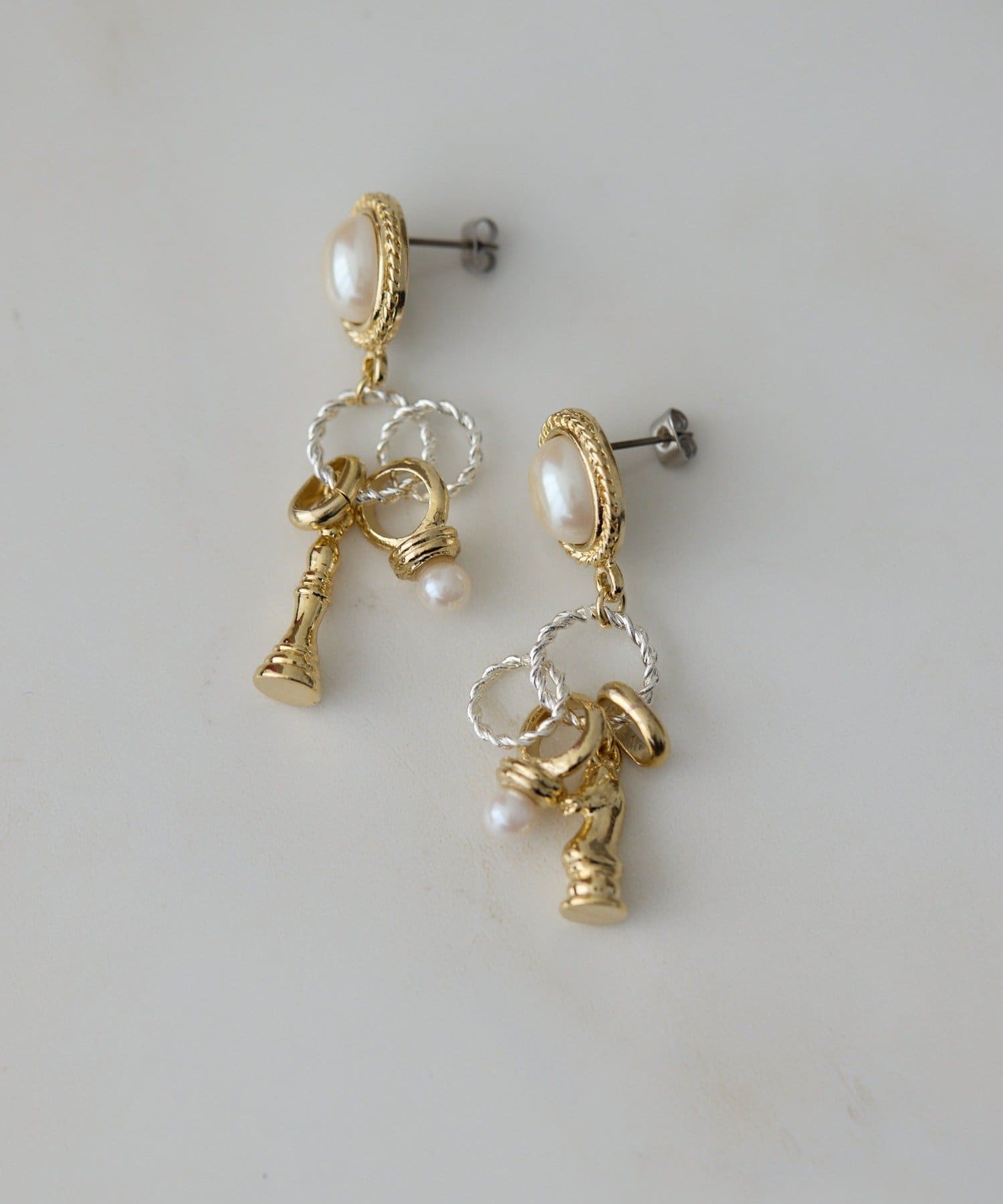 ear PAPILLONNER(イア パピヨネ) 《WEB＆一部店舗限定/チタンポスト》チェスピースピアス