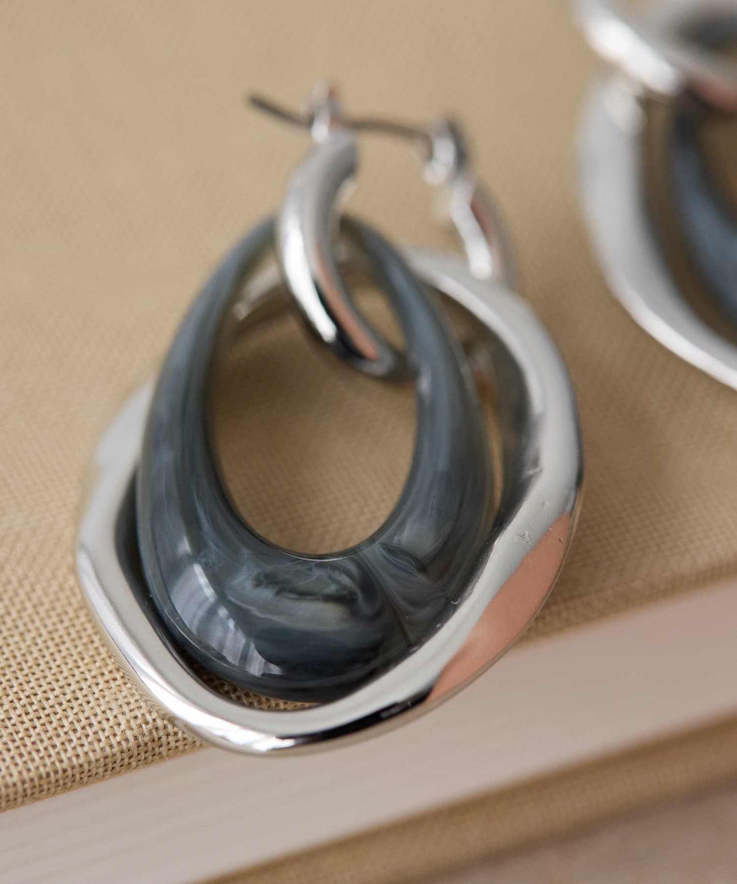 ear PAPILLONNER(イア パピヨネ) ダブルリングフープピアス