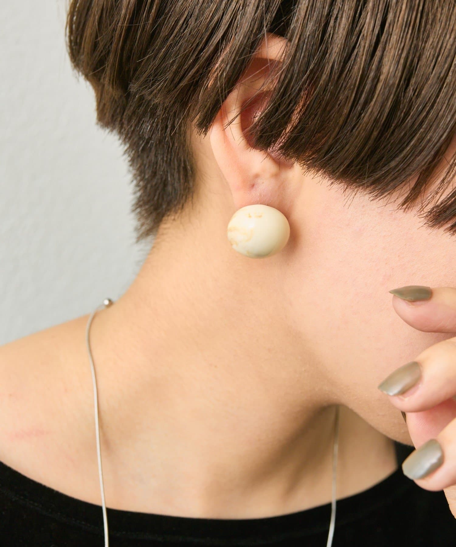 ear PAPILLONNER(イア パピヨネ) アメ玉樹脂ピアス
