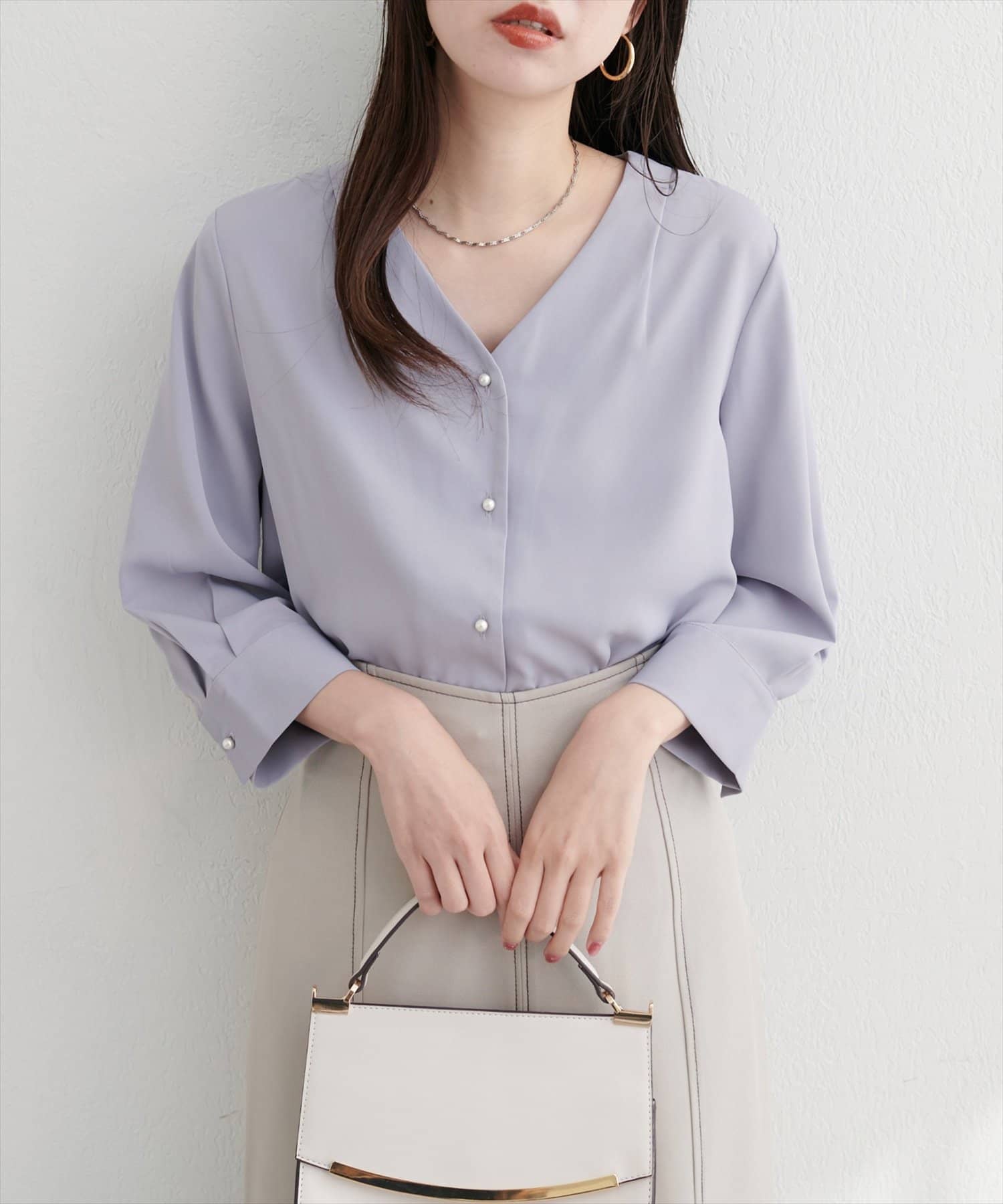 natural couture(ナチュラルクチュール) パール釦Vネック７分袖ブラウス