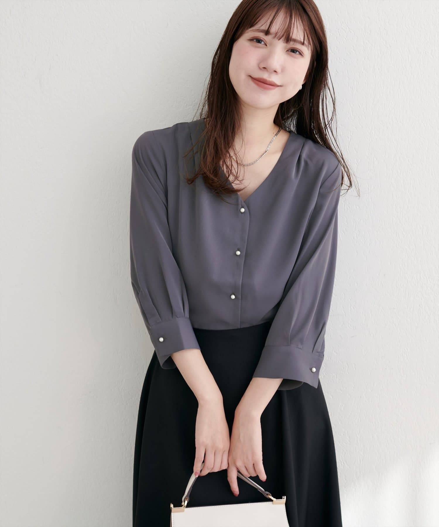 natural couture(ナチュラルクチュール) パール釦Vネック７分袖ブラウス