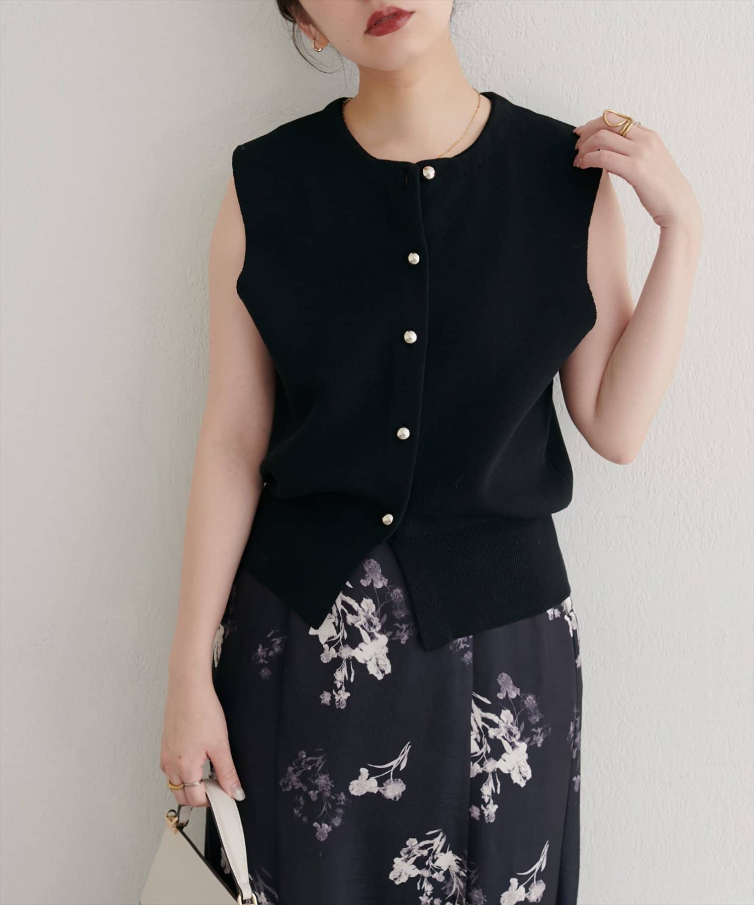 natural couture(ナチュラルクチュール) 金釦ノースリきれいめニットベスト
