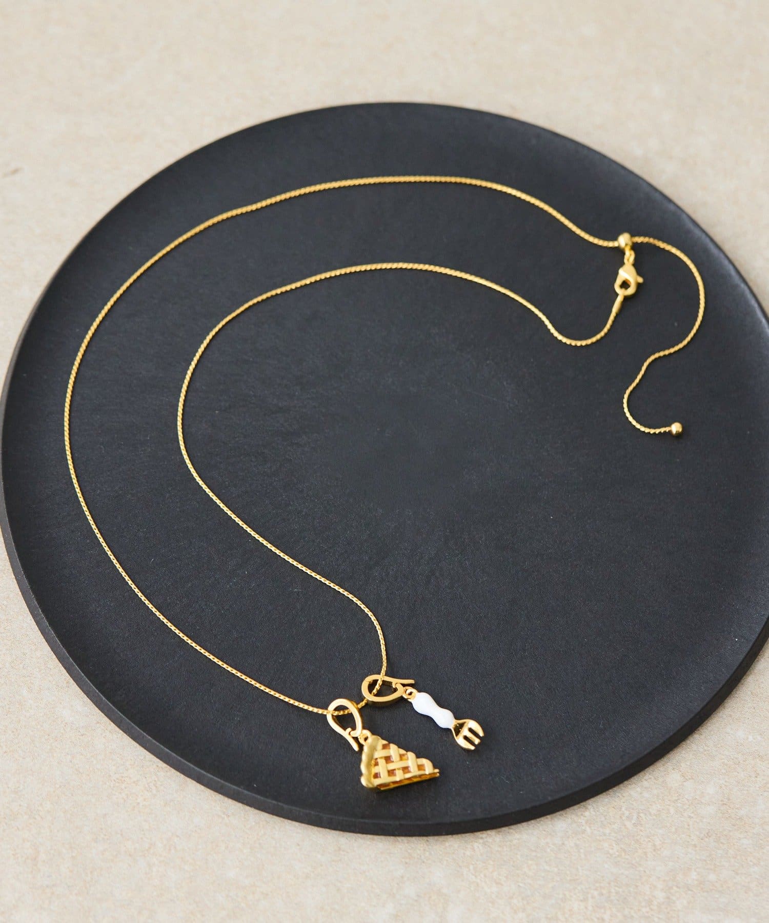 ear PAPILLONNER(イア パピヨネ) 《WEB＆一部店舗限定》サクサクアップルパイネックレス