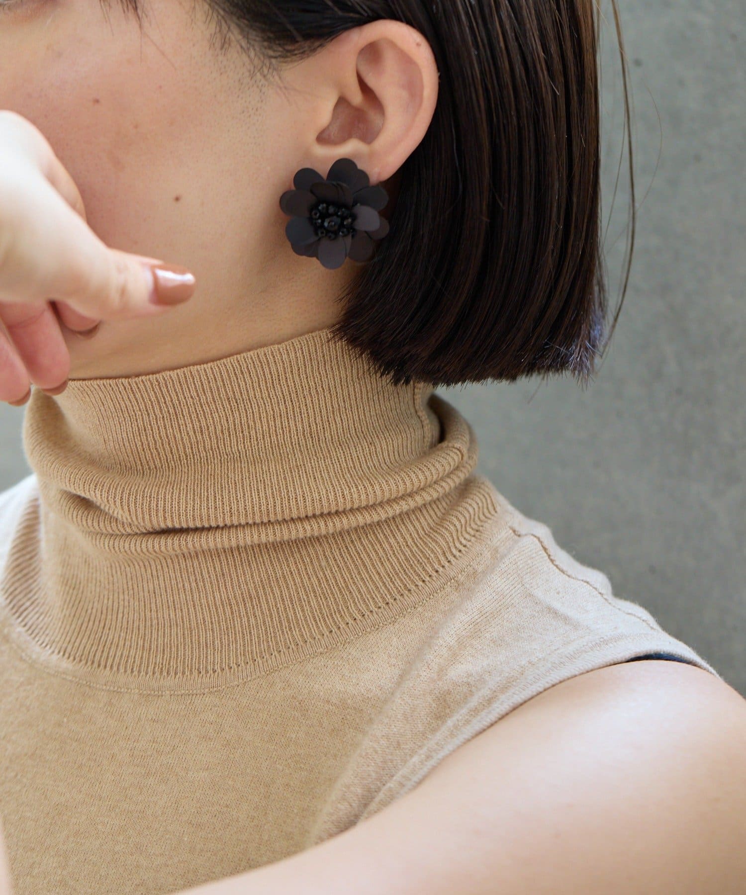 ear PAPILLONNER(イア パピヨネ) スパンコールフラワーピアス