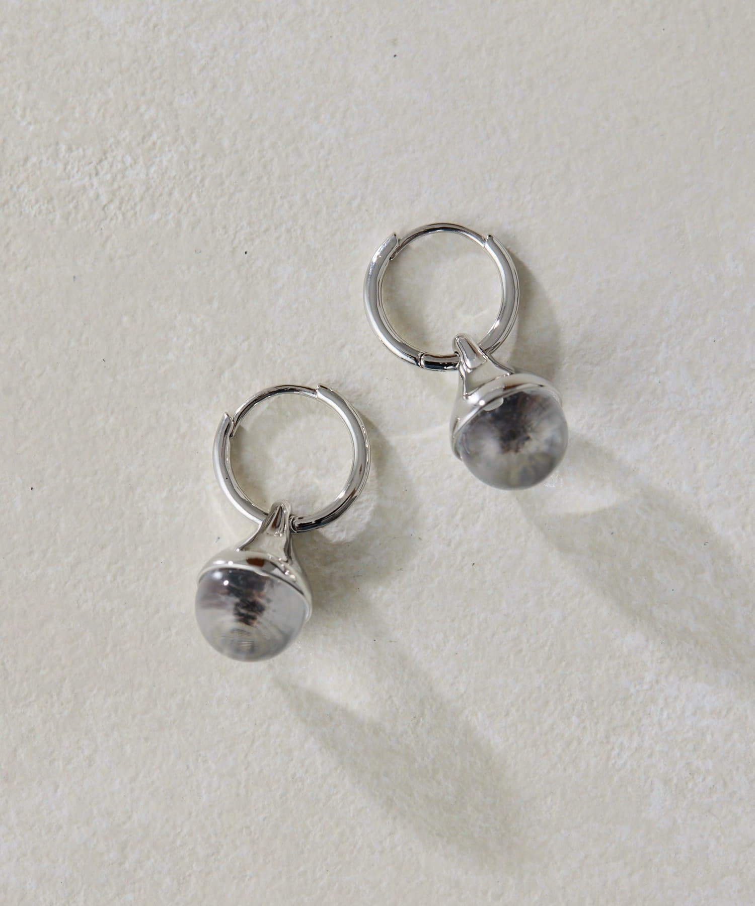ear PAPILLONNER(イア パピヨネ) キャップ付ドロップピアス