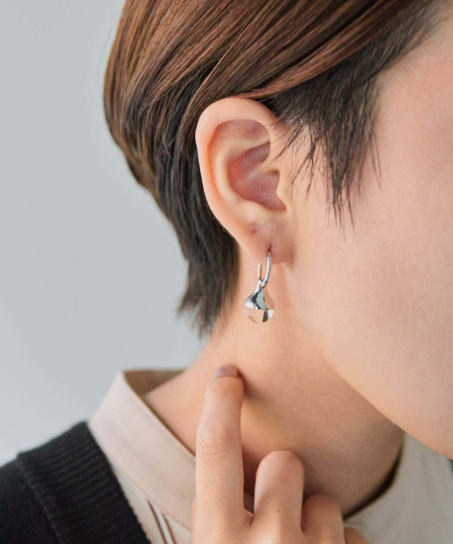 ear PAPILLONNER(イア パピヨネ) キャップ付ドロップピアス