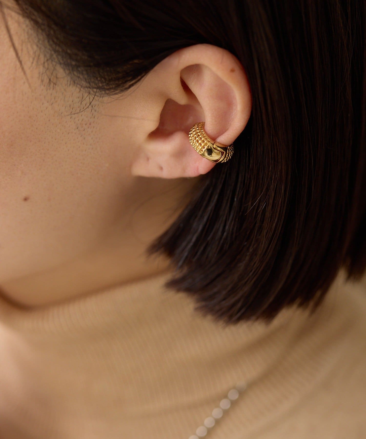 ear PAPILLONNER(イア パピヨネ) グラニュレーション風イヤーカフ