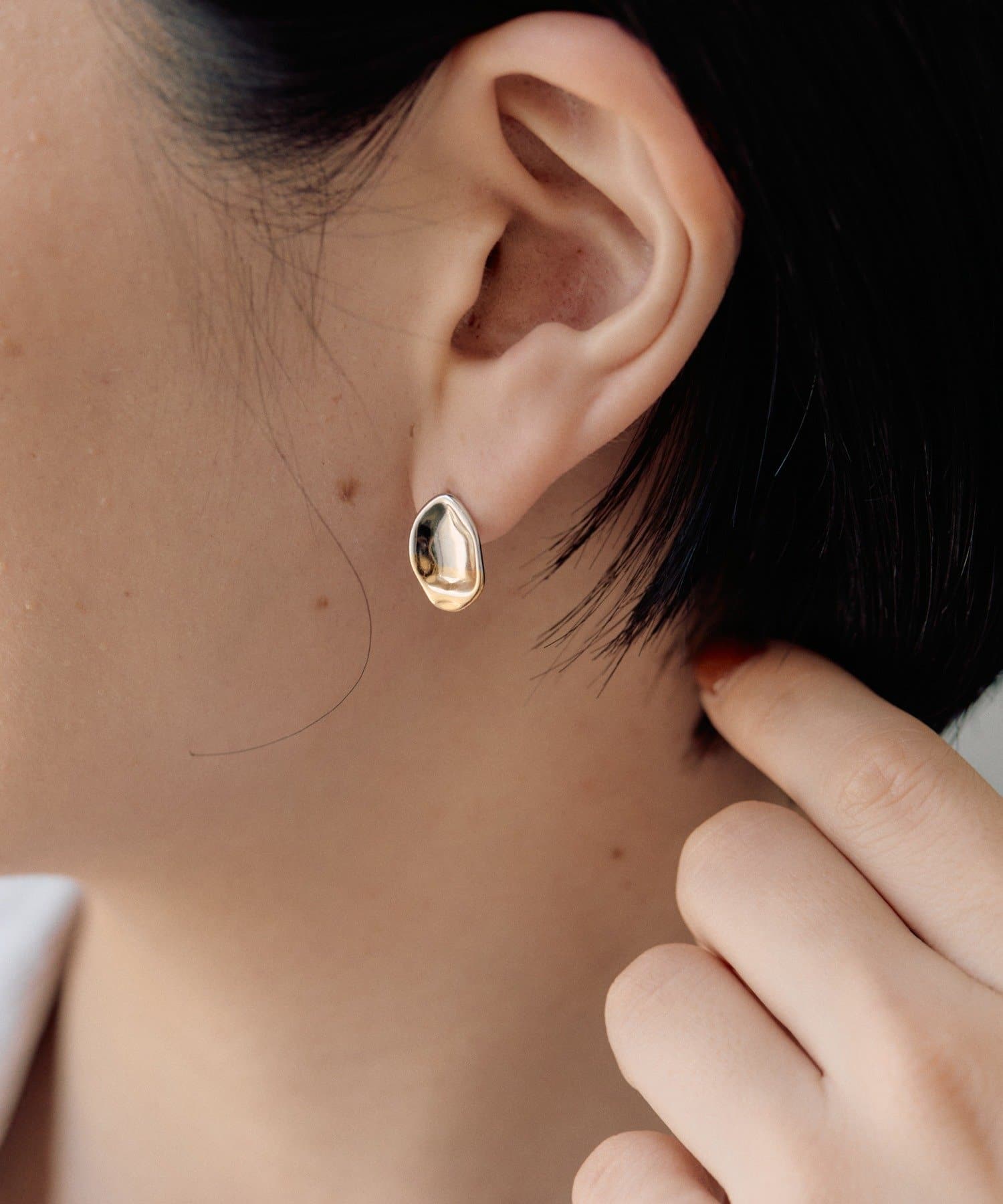 ear PAPILLONNER(イア パピヨネ) 《スターリングシルバー使用》バイカラープチプレートピアス