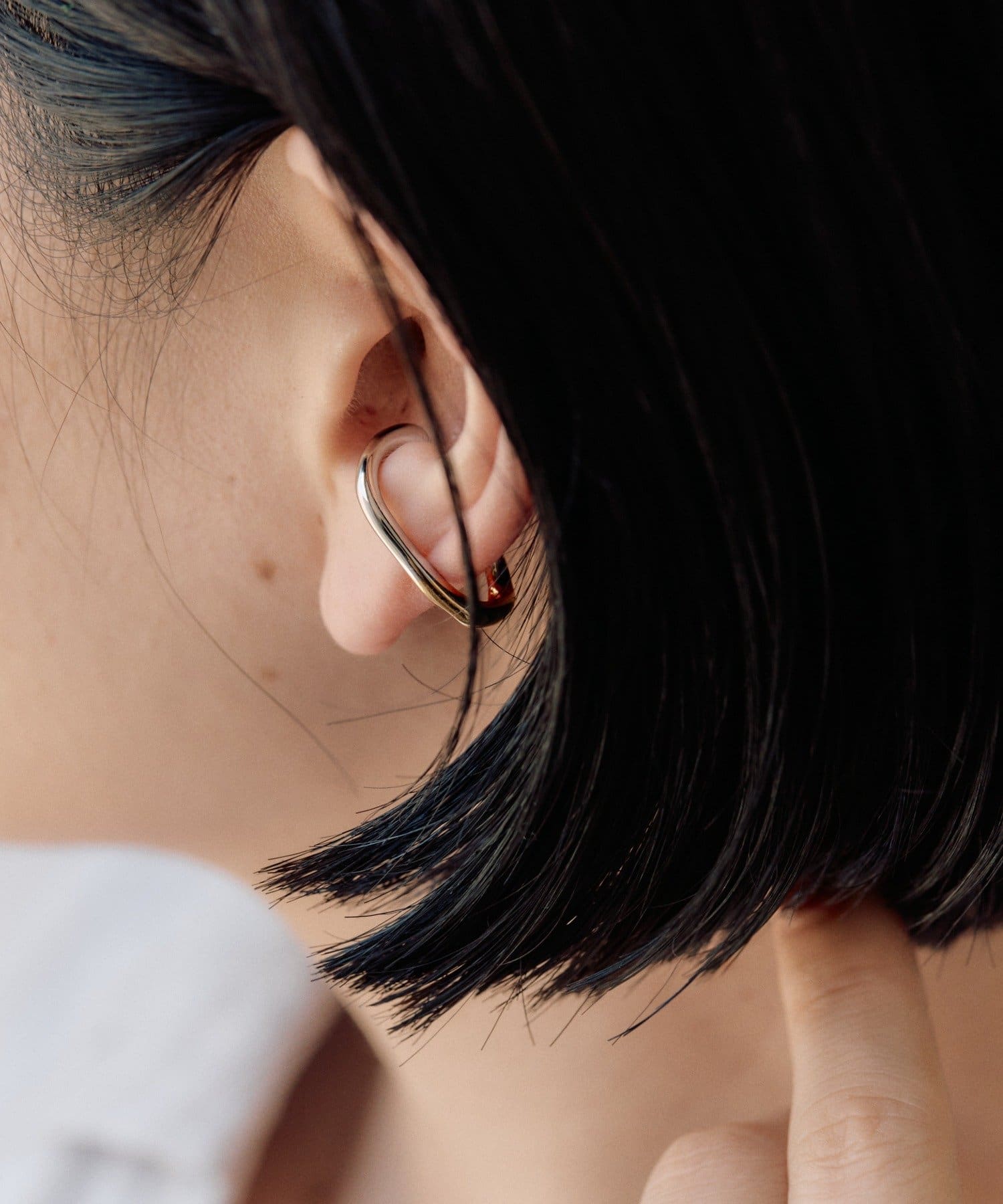 ear PAPILLONNER(イア パピヨネ) 《スターリングシルバー使用》バイカラー変形フープイヤーカフ