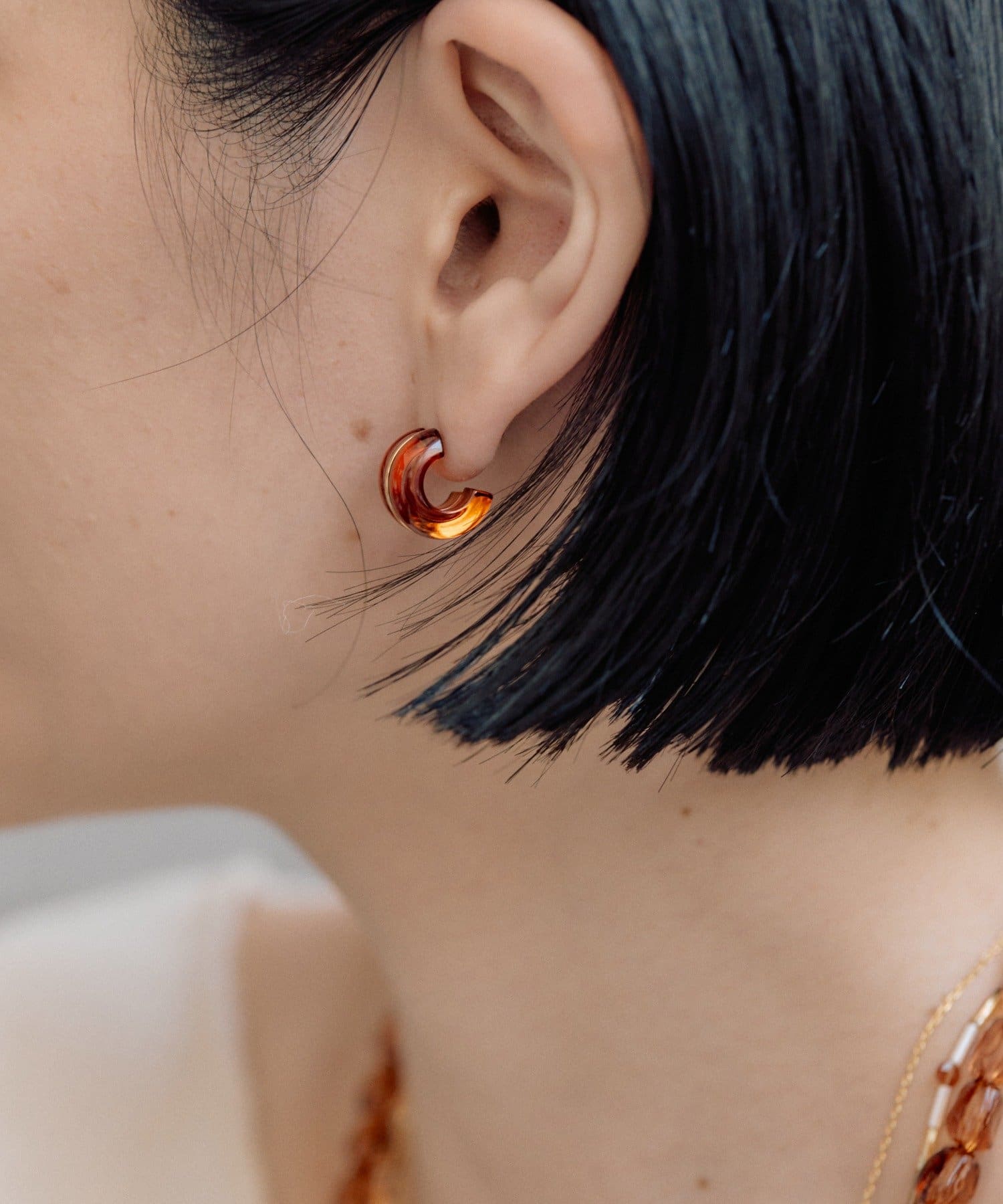 ear PAPILLONNER(イア パピヨネ) ライン入り樹脂クリアフープピアス