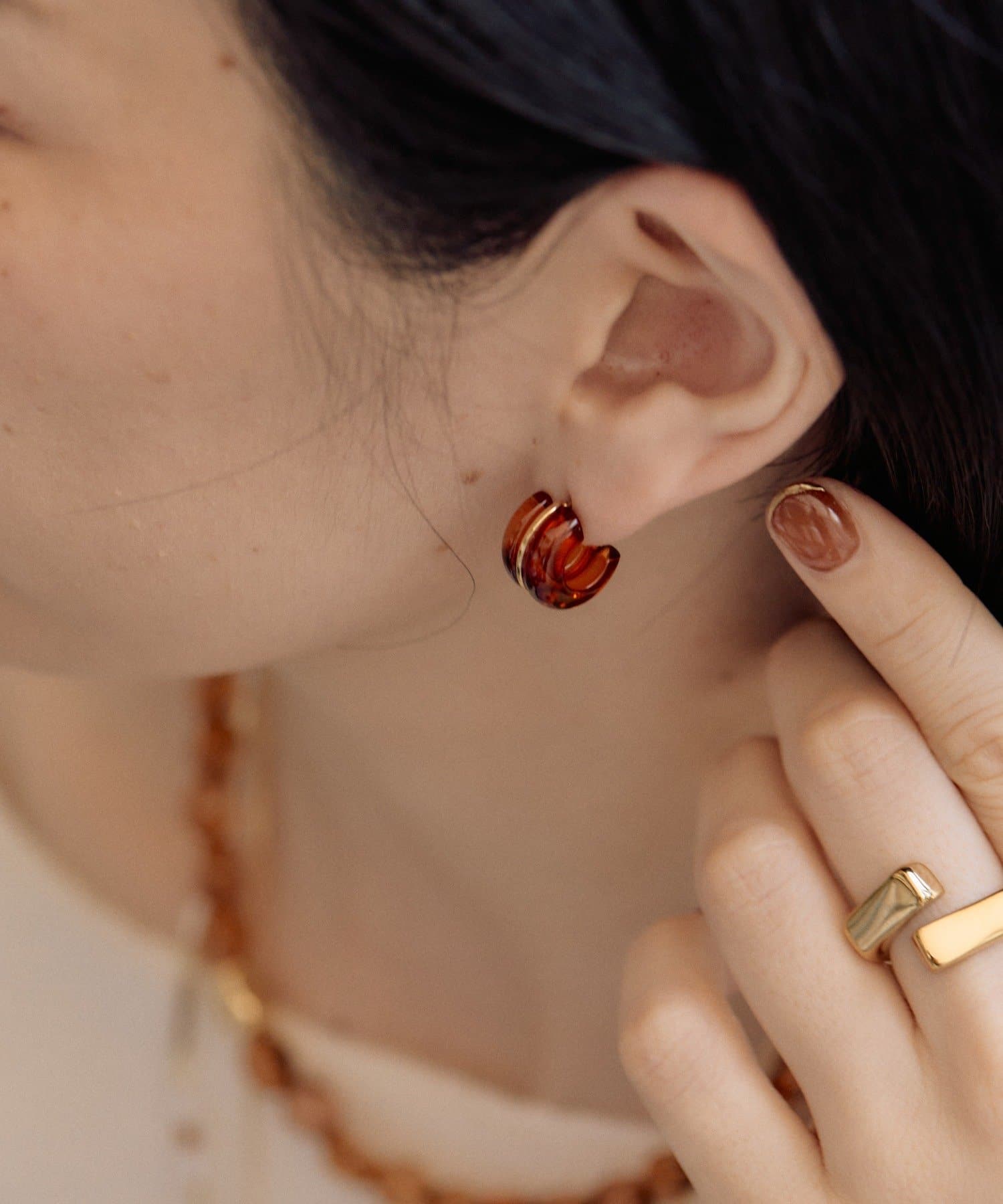 ear PAPILLONNER(イア パピヨネ) ライン入り樹脂クリアフープピアス