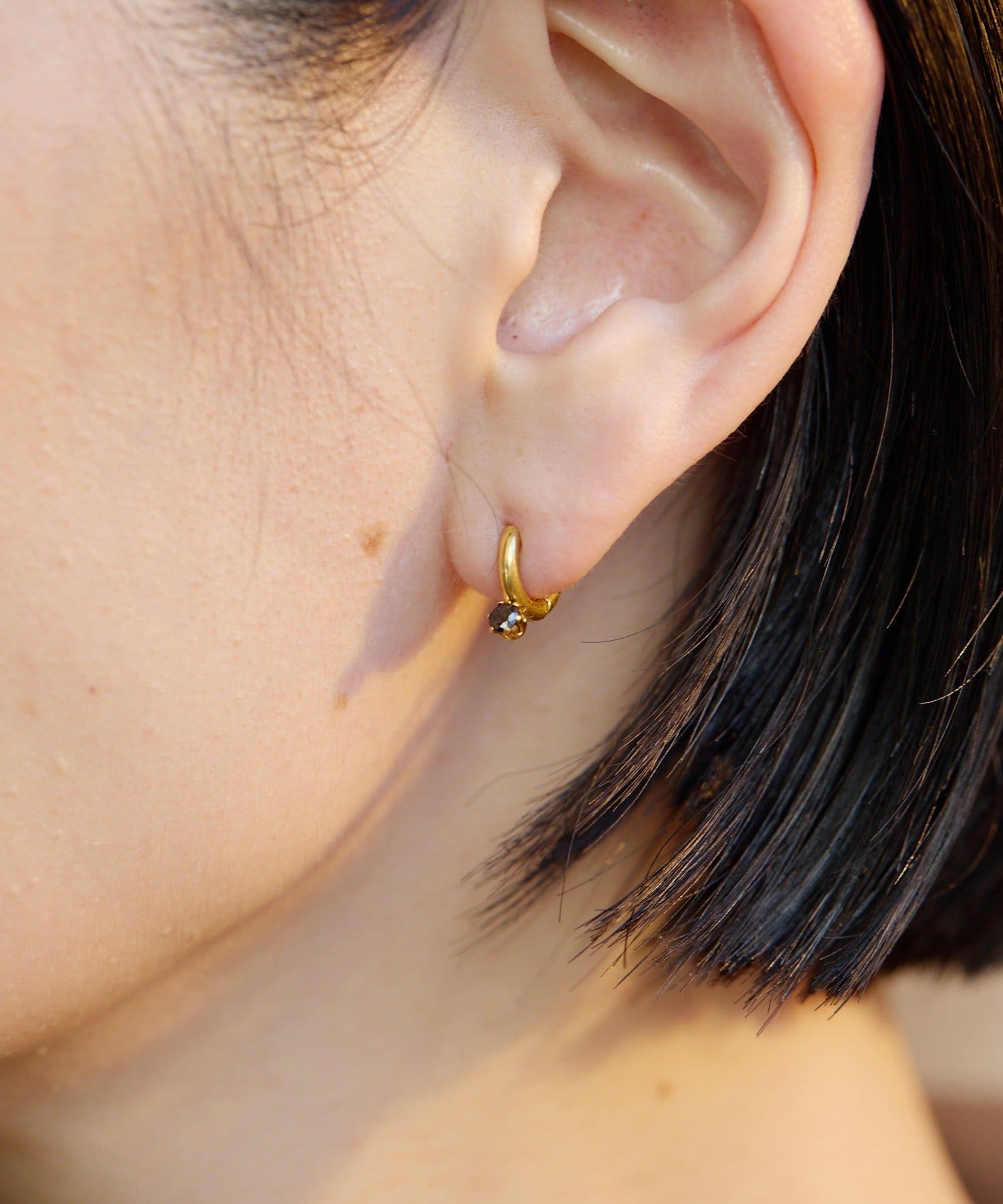 ear PAPILLONNER(イア パピヨネ) 《キャッチレス仕様/金属アレルギー対応/ステンレス》石付きミニフープピアス