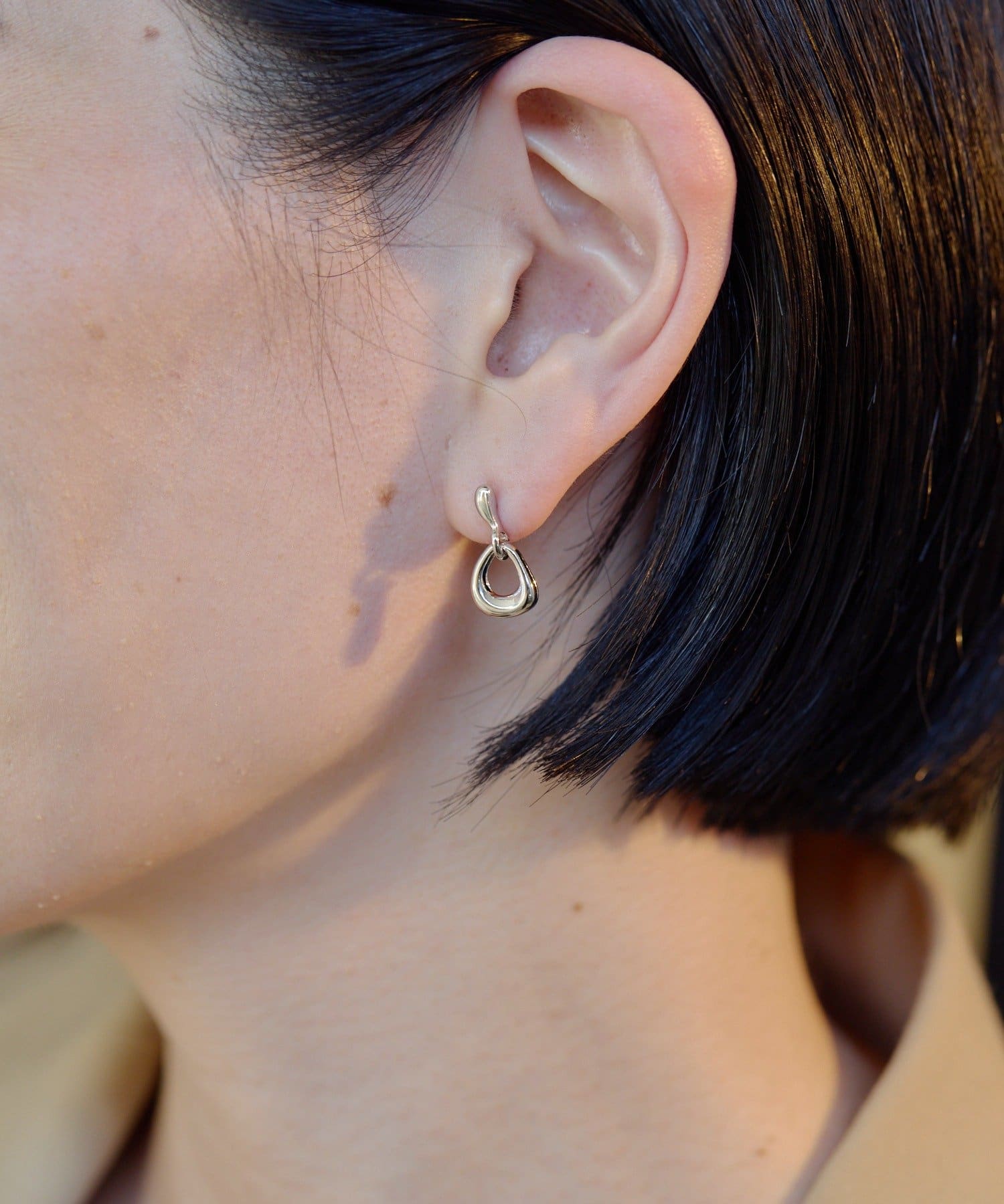 ear PAPILLONNER(イア パピヨネ) フロント雫フープピアス