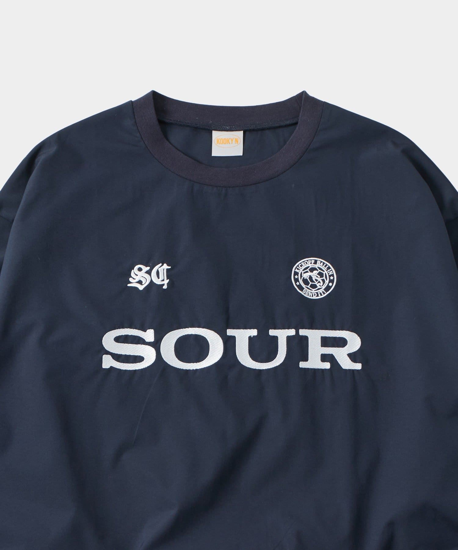 WHO’S WHO gallery(フーズフーギャラリー) Soucreamナイロンサッカープルオーバー