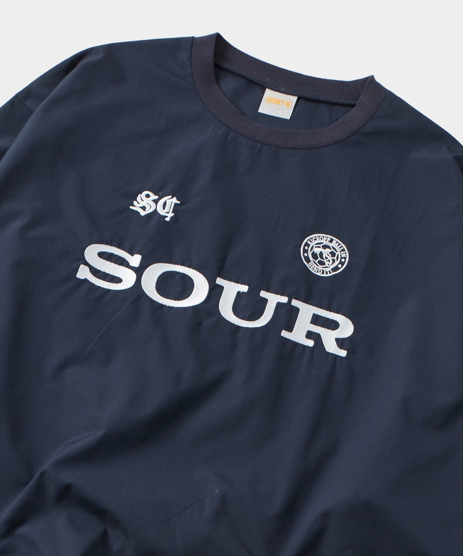 WHO’S WHO gallery(フーズフーギャラリー) Soucreamナイロンサッカープルオーバー