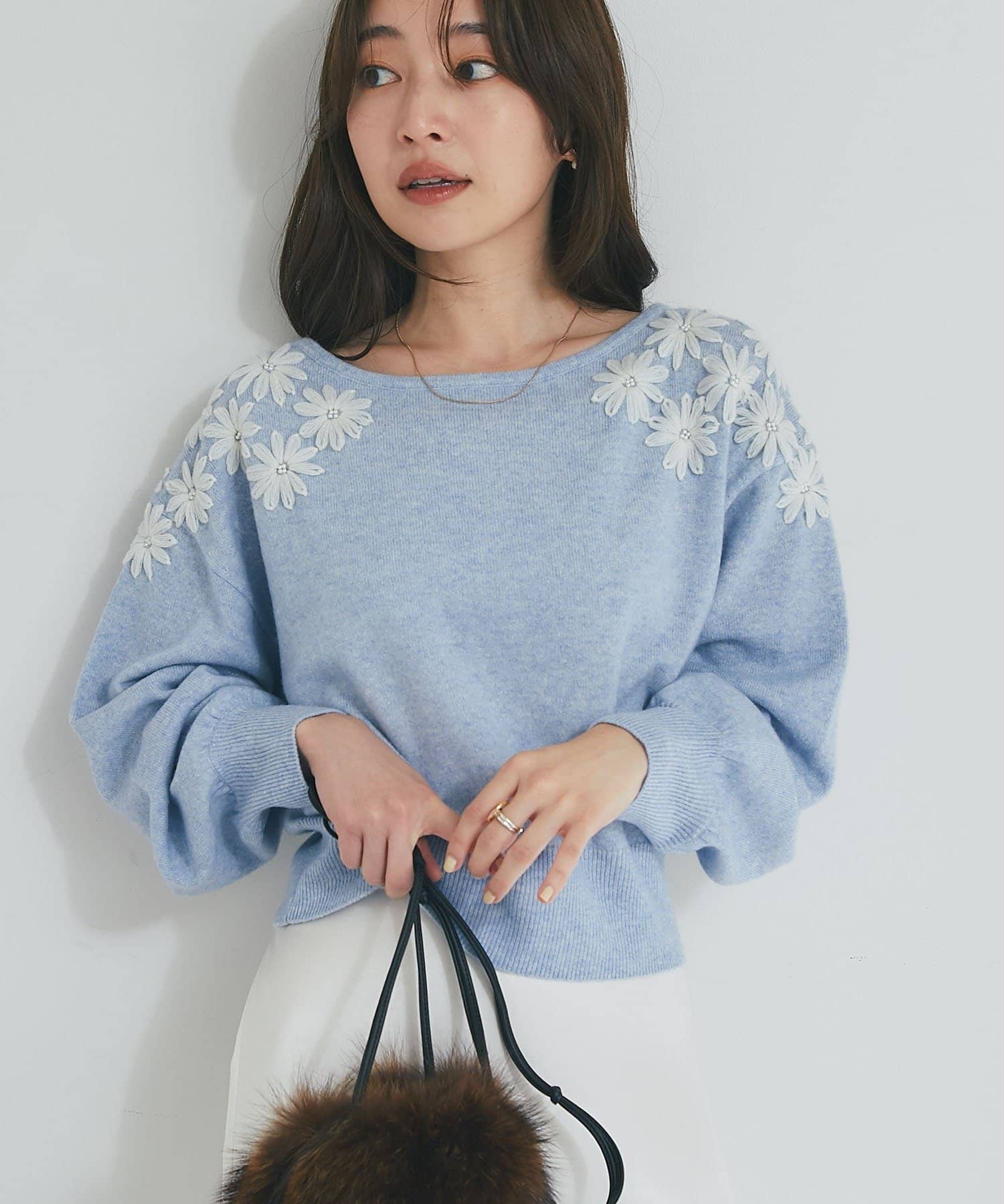 La boutique BonBon(ラブティックボンボン) 【最強愛されニット】お花刺繍クロップドニット