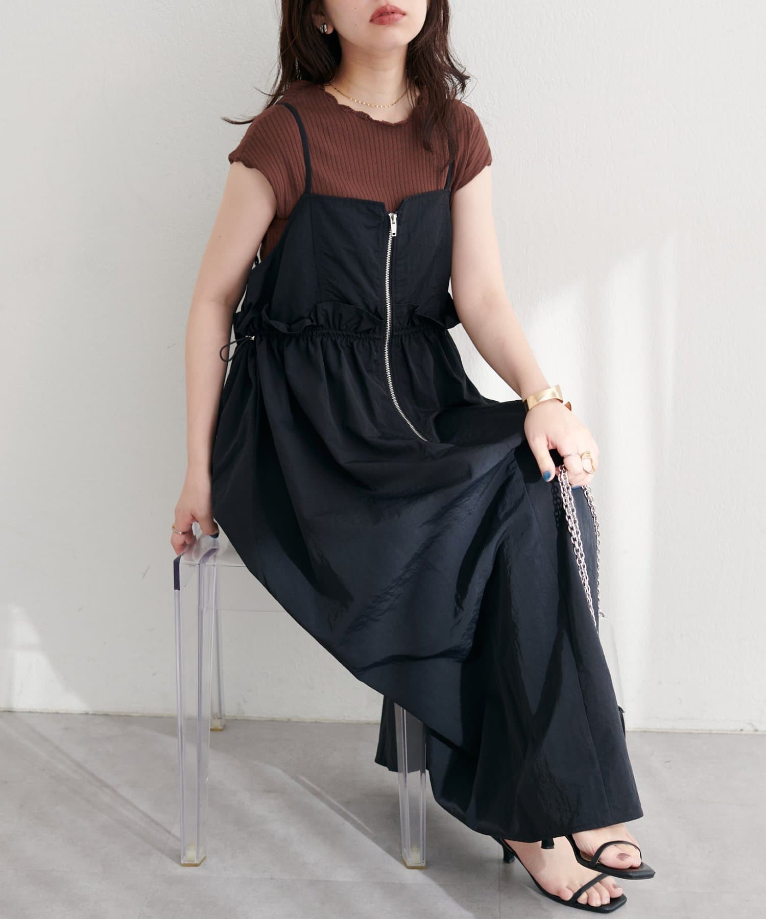 natural couture(ナチュラルクチュール) 【WEB限定】〈mamamo〉ウエストフリル付きZIPキャミワンピース