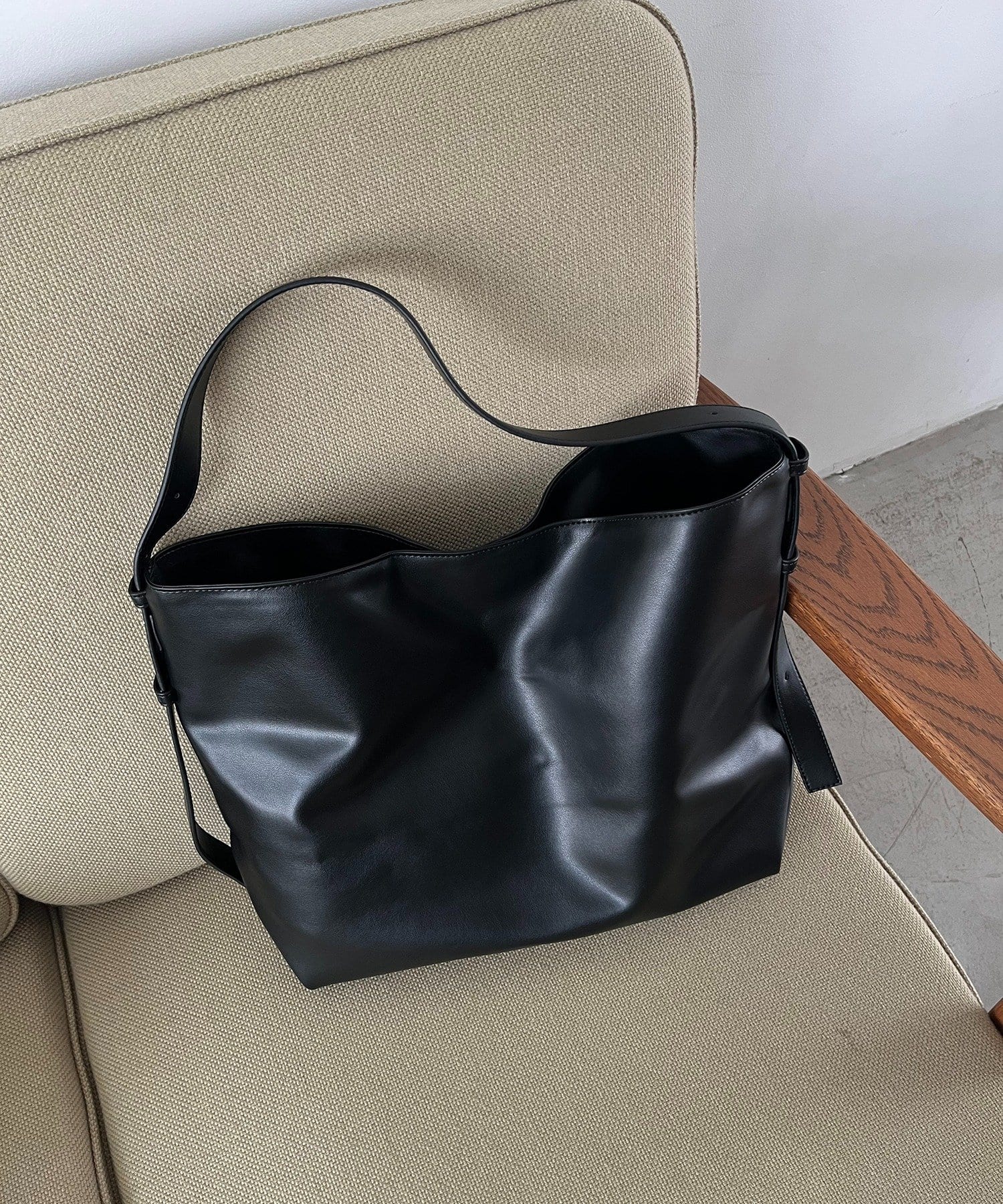 CAPRICIEUX LE'MAGE(カプリシュレマージュ) 【WEB限定カラー・ブラック/大容量】2WAYワンハンドルバッグ