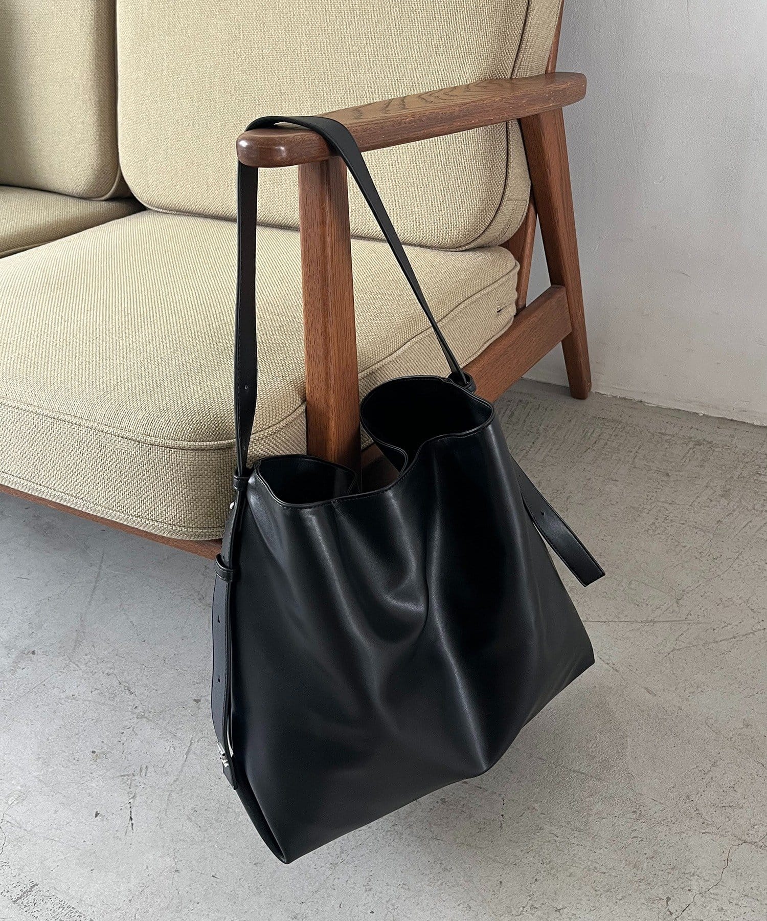 CAPRICIEUX LE'MAGE(カプリシュレマージュ) 【WEB限定カラー・ブラック/大容量】2WAYワンハンドルバッグ