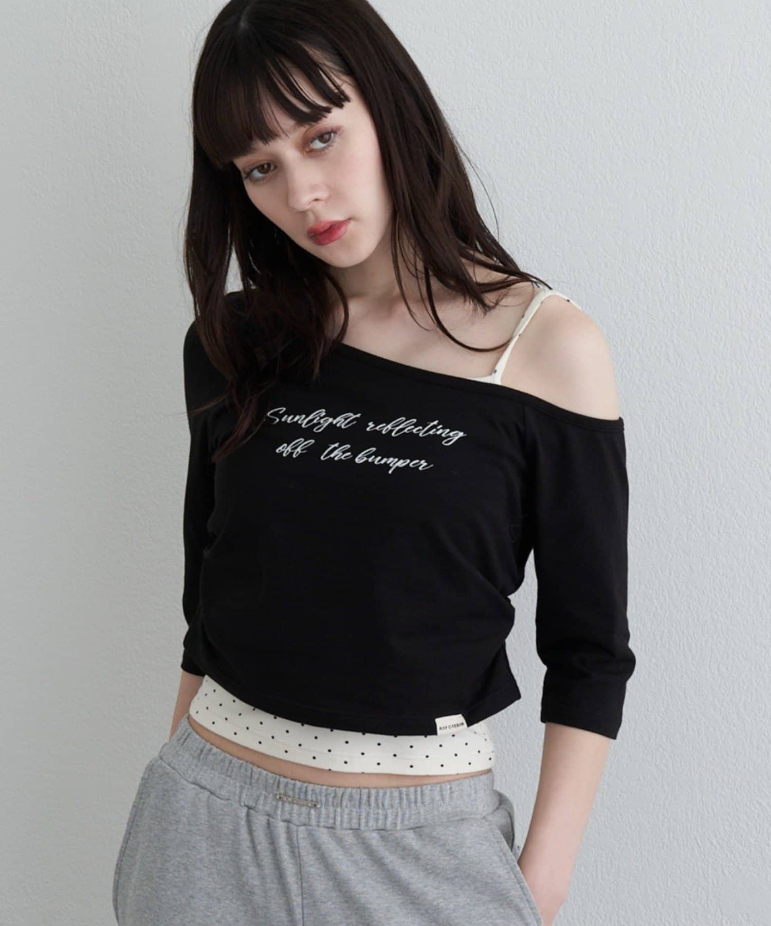 RAY CASSIN(レイカズン) フロッキーロゴワンショルレイヤードTシャツ