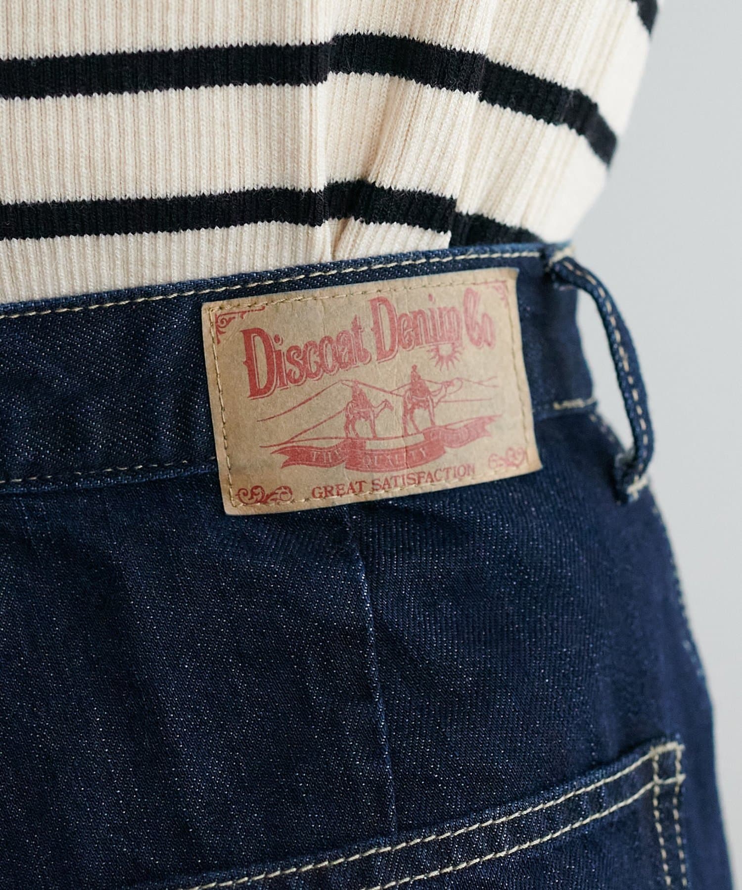 DISCOAT(ディスコート) センタープレスストレートデニムパンツ
