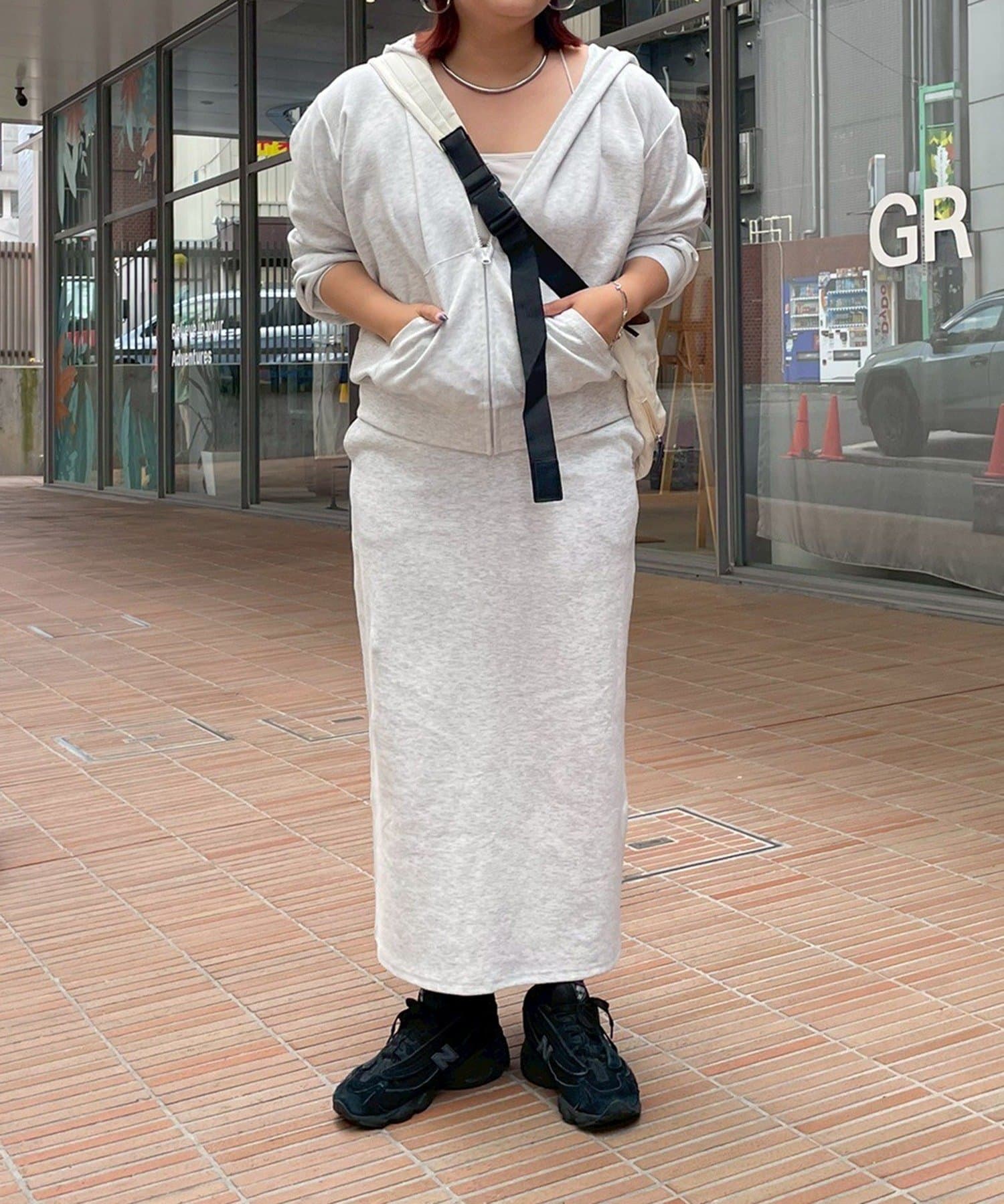 kana__18sセレクト】大人ロングZIPパーカー&ナロースカート