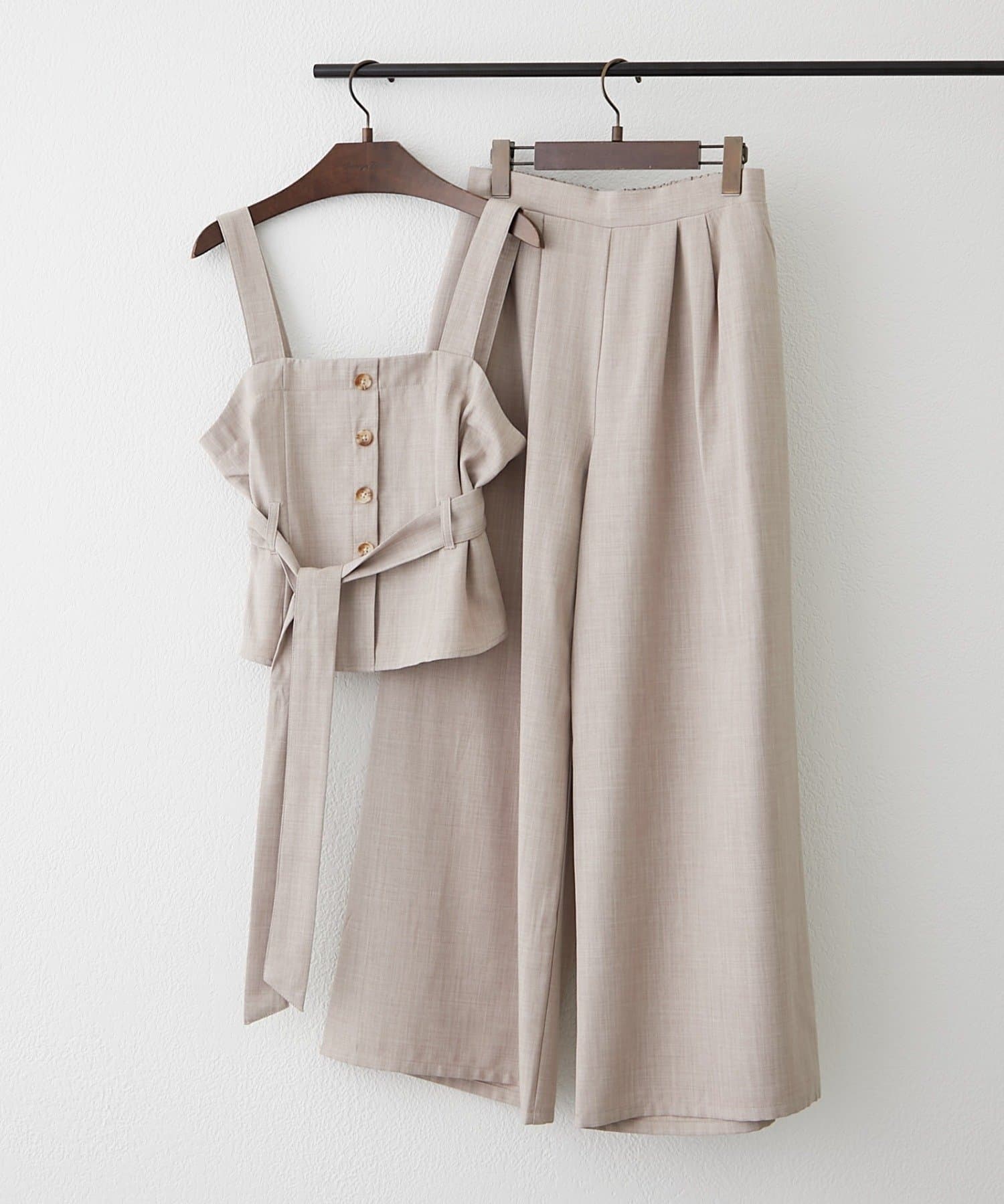 NICE CLAUP / OLIVE des OLIVE OUTLET(ナイスクラップ  / オリーブ デ オリーブ アウトレット) 人気につきリバイバル！【RMAF】【２枚セット】麻風素材の色々ぼたんキャミ+パンツセット