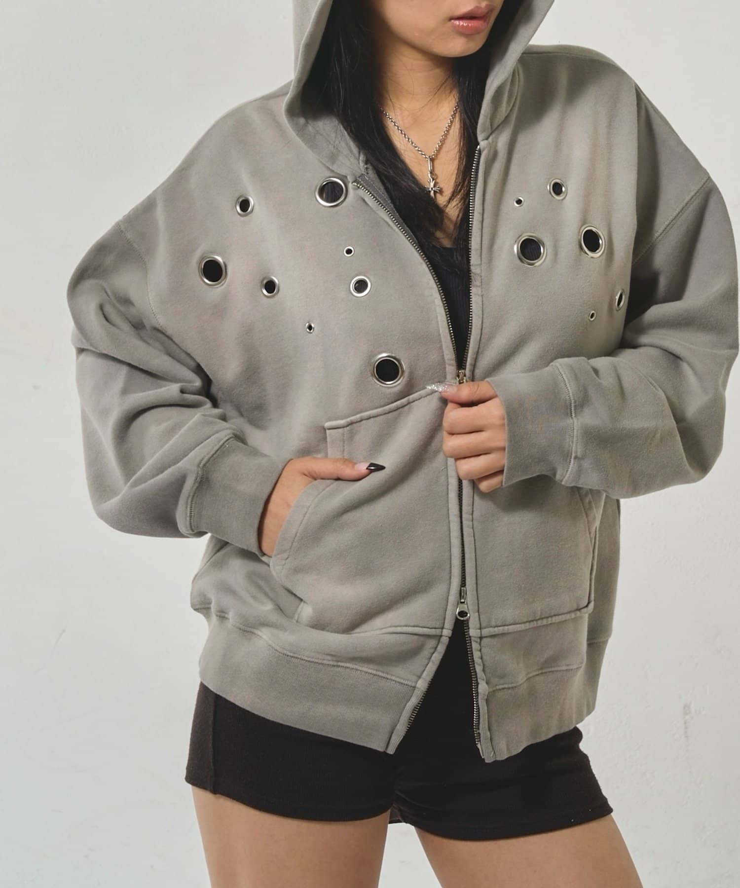 ハトメジップパーカー | WHO'S WHO gallery(フーズフーギャラリー