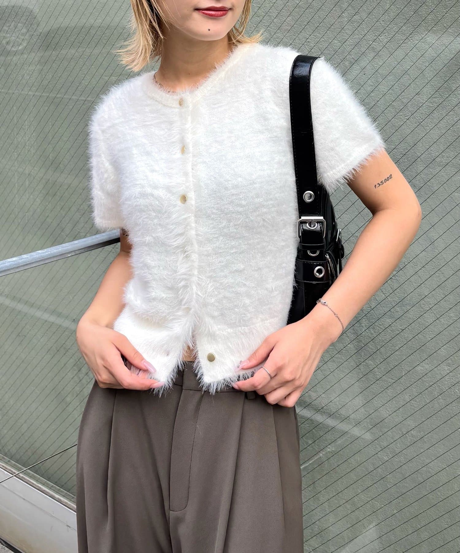 WHO’S WHO gallery(フーズフーギャラリー) シャギー半袖カーデ