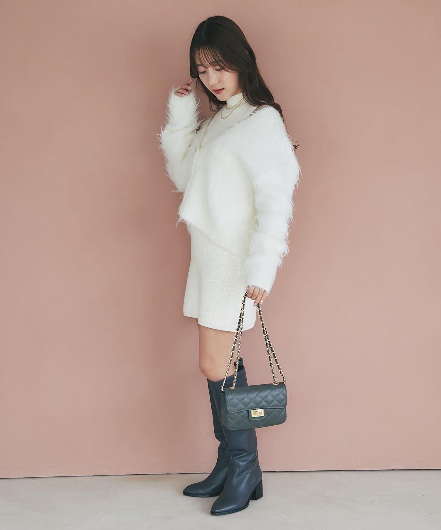 【新品】miki監修 ラブティックボンボン 肩出し ニットワンピース 人気スタッフmiki監修・3サイズ展開あり】フリルトリム