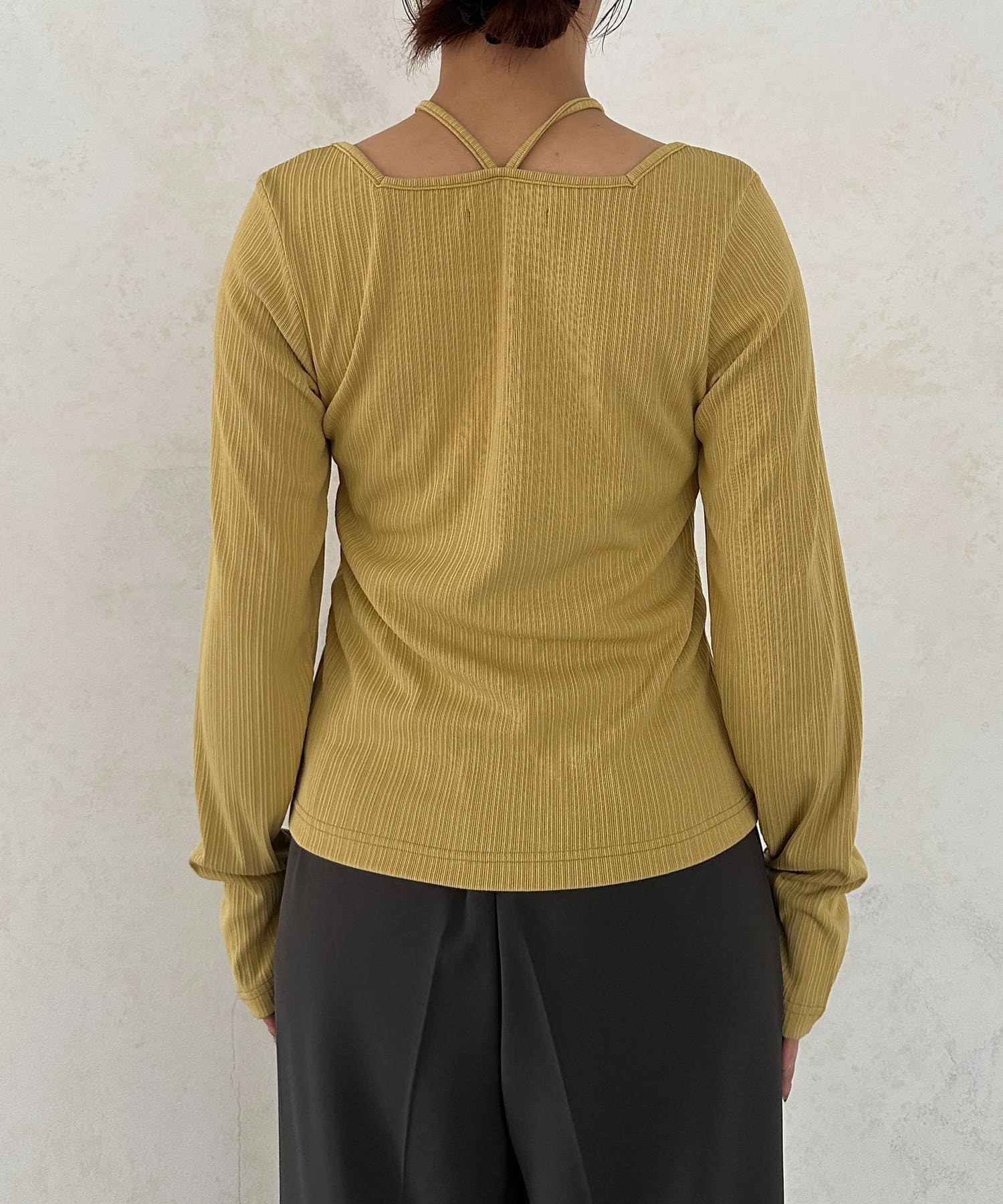 Thevon.(ゼヴォン) チャーム付きホルターネックリブプルオーバー