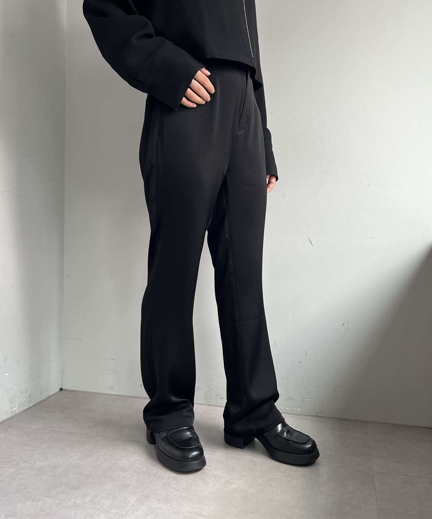 OUTLET(アウトレット) 【Pasterip】Acetate satin easy slim slacks