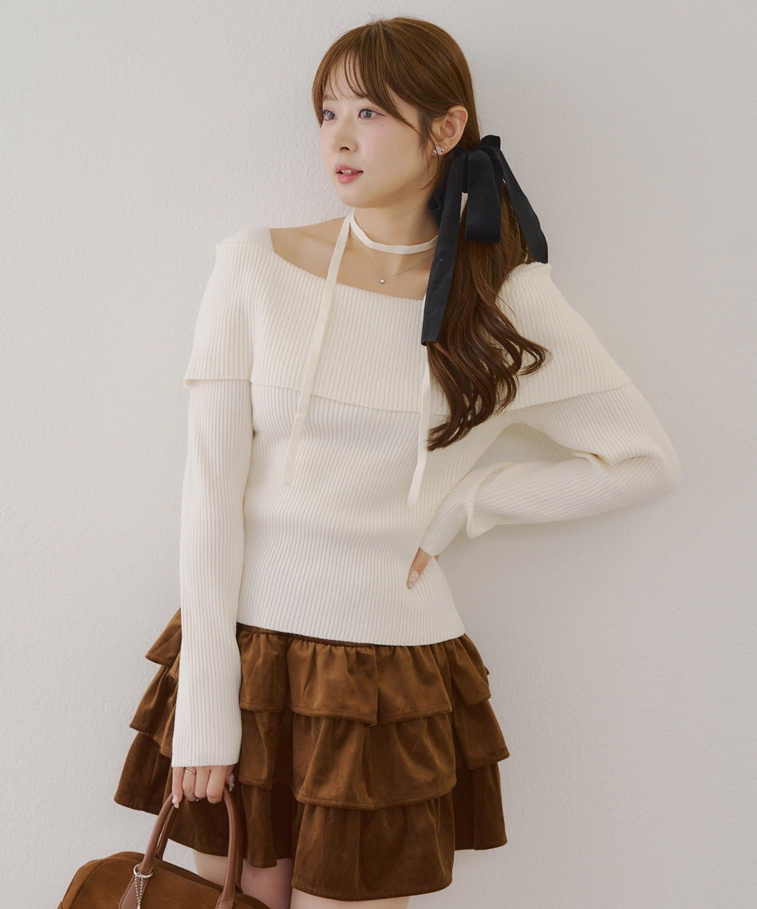 オフショルブローチ付きニット | Remind me and forever(リマインド