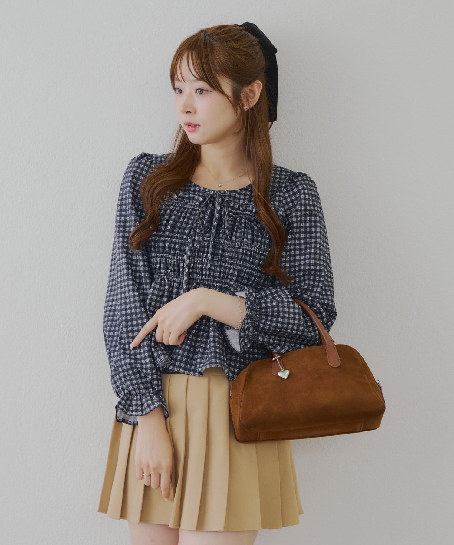 Remind me and forever(リマインドミーアンドフォーエバー) シャーリングリボンペプラムブラウス