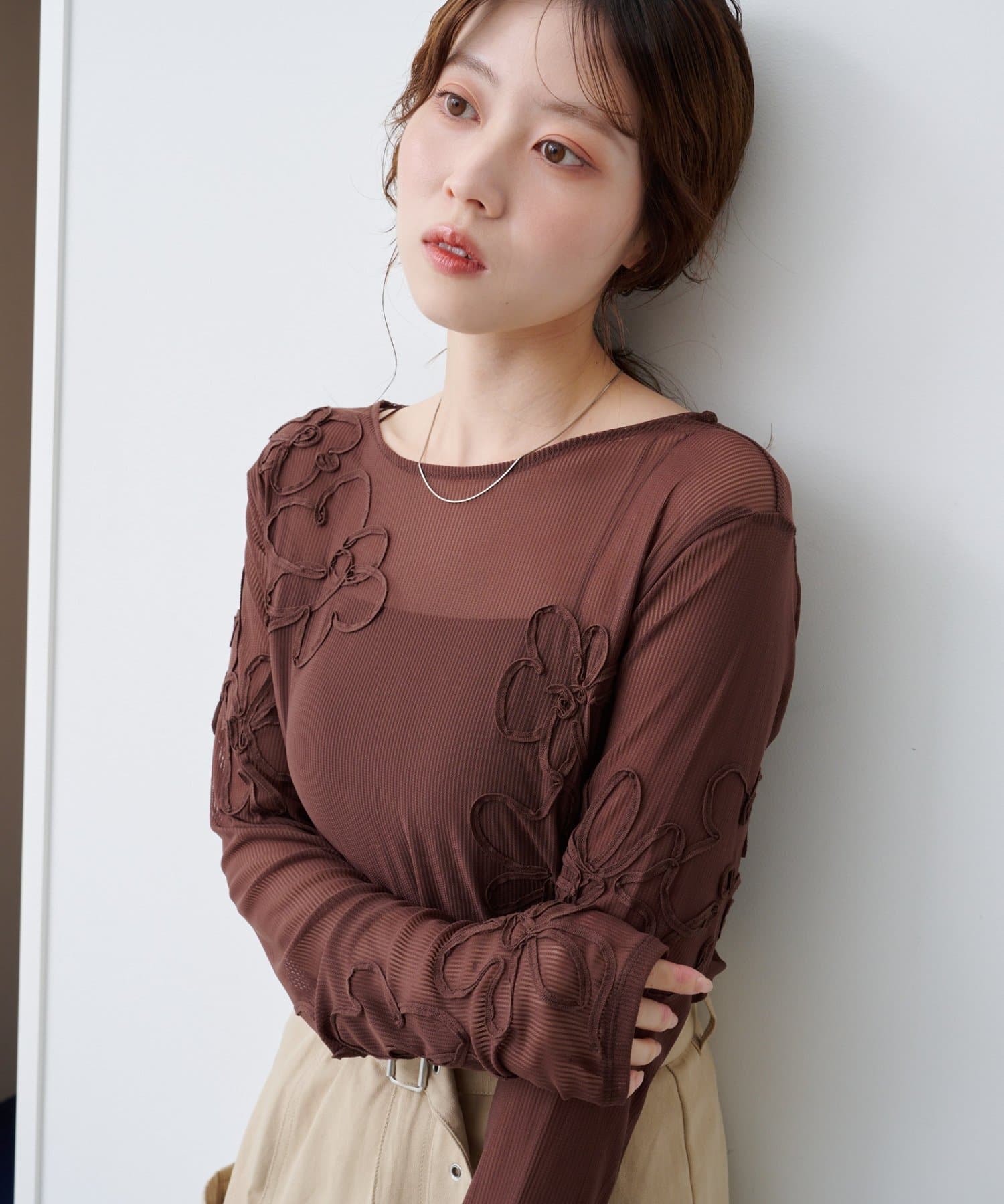 フラワーコード刺繍シアーTOPS | Kastane(カスタネ)レディース