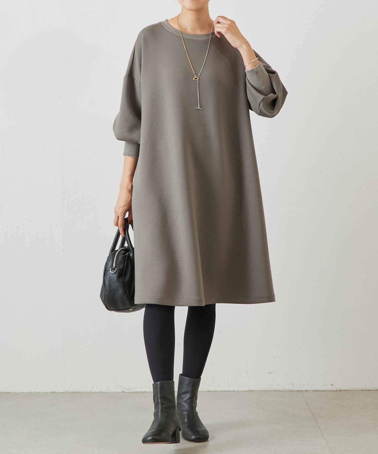 美品 24AW ビアズリー ハイネック 袖パフダンボールワンピース 大人気 美品 24AW ビアズリー ハイネック 袖パフダンボールワンピース