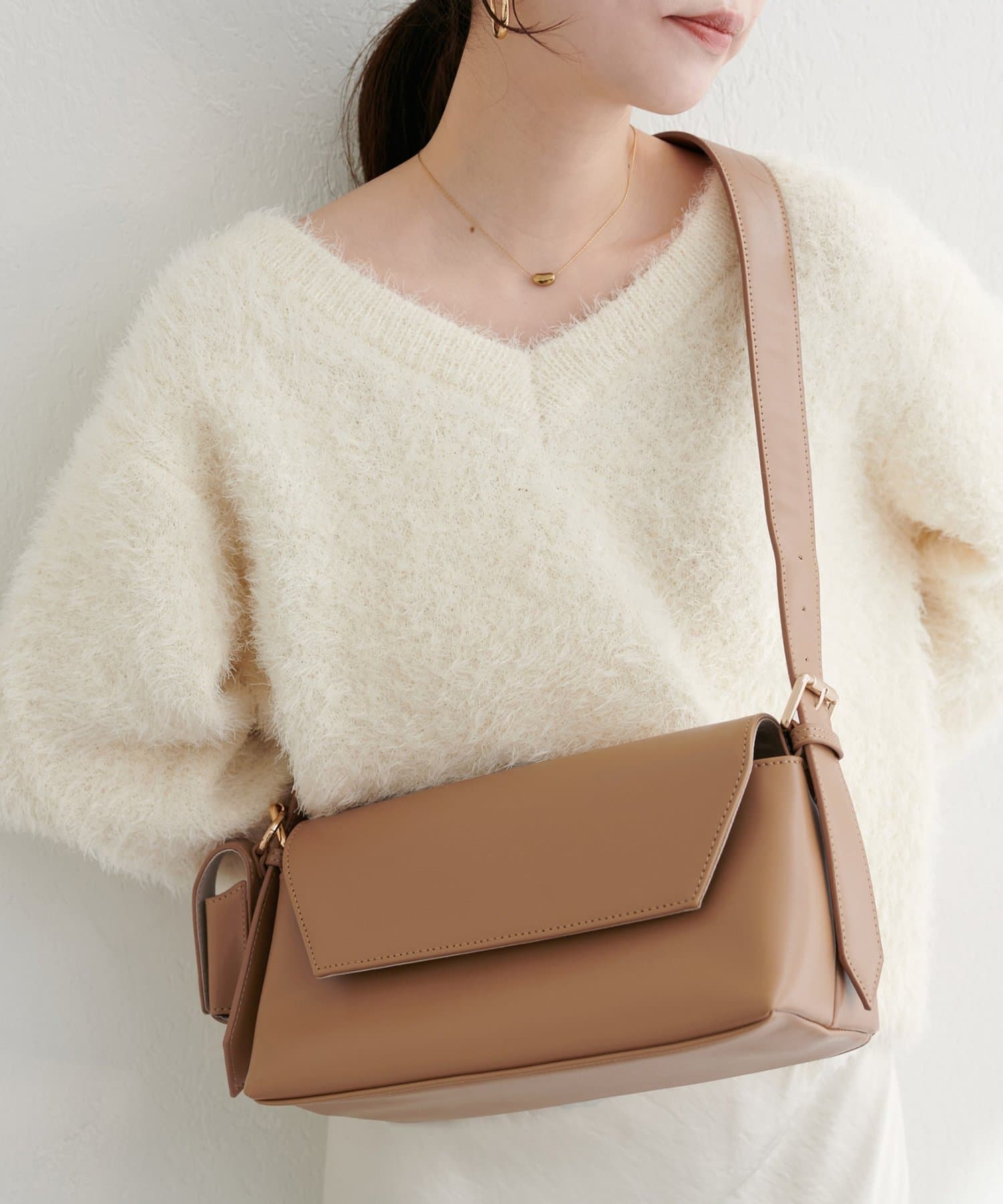 natural couture(ナチュラルクチュール) リップケース付き横長ショルダーBag