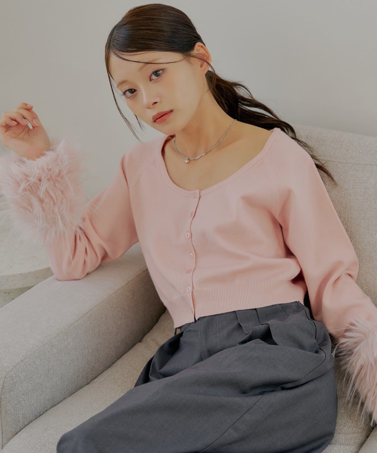 Chico(チコ) 【9/6(土)0時販売開始】ショート丈袖ファーカーディガン