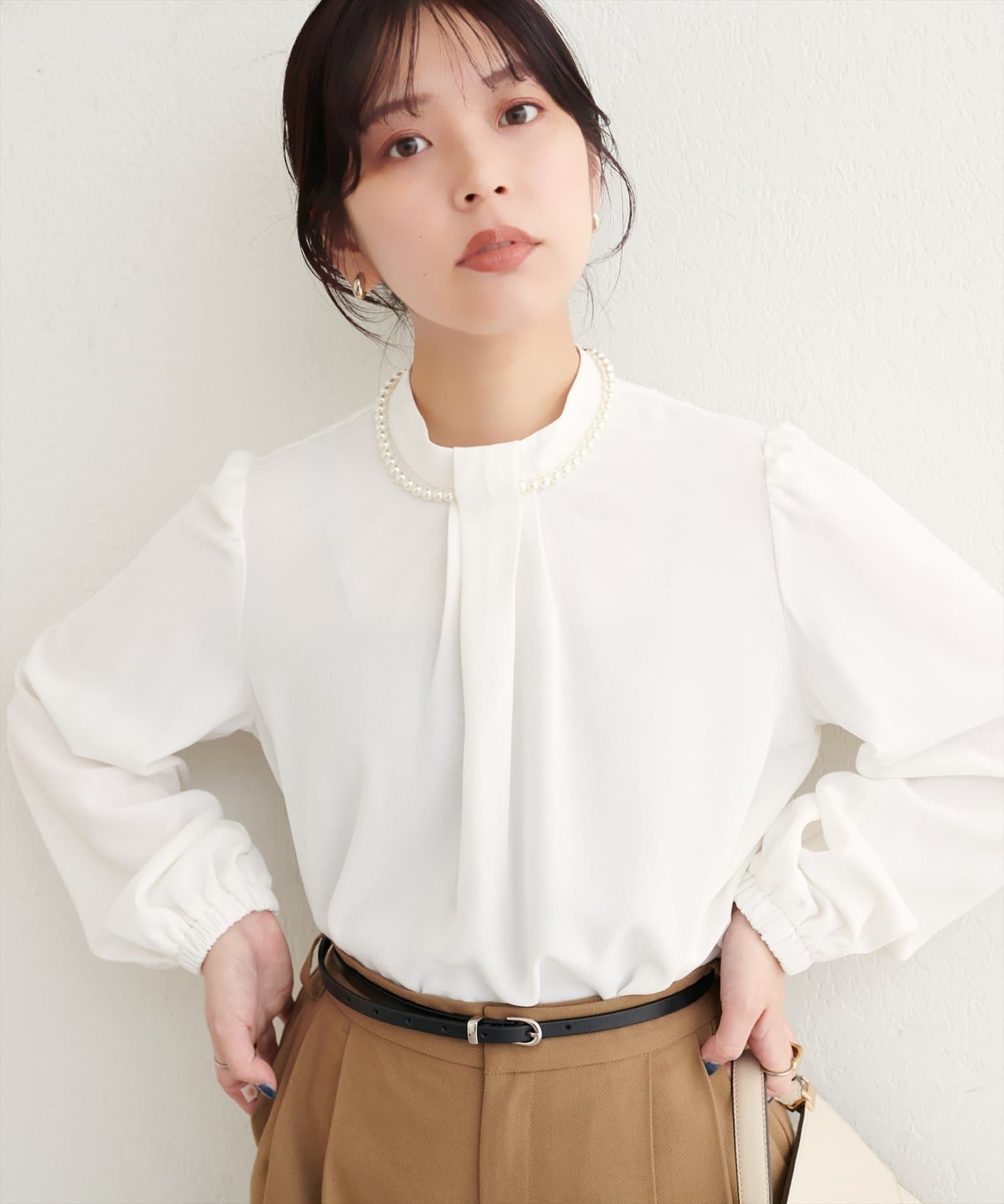 natural couture(ナチュラルクチュール) 【WEB限定】パールネックレス付きフロントタックブラウス